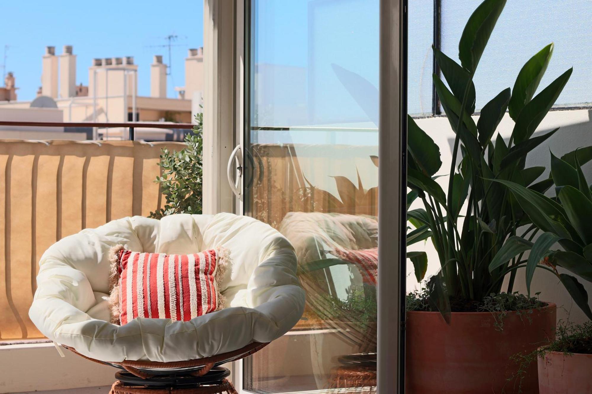 Rare! Oasis Btw Old & Apartment *