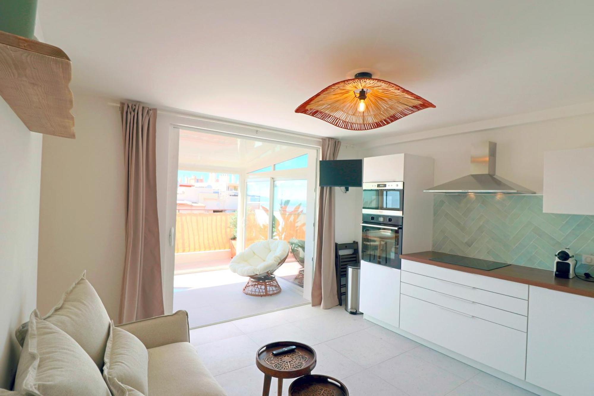 Rare! Oasis Btw Old & Apartment Antibes