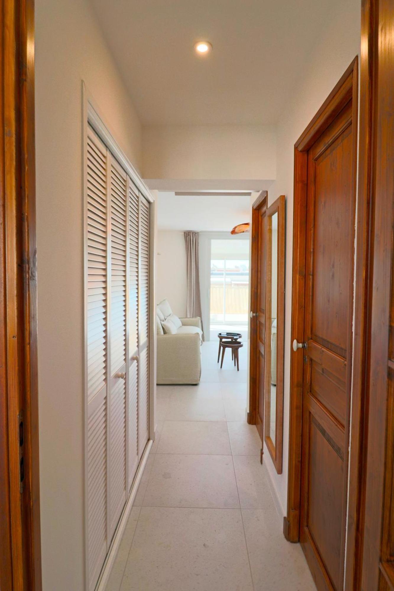Rare! Oasis Btw Old & Apartment Antibes