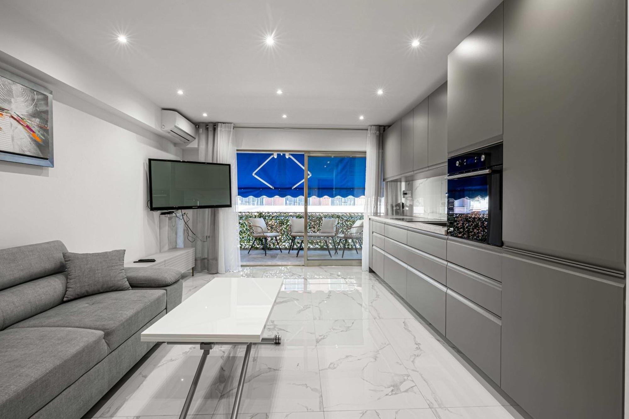 Gorgeous - Near - 2br-6p Antibes