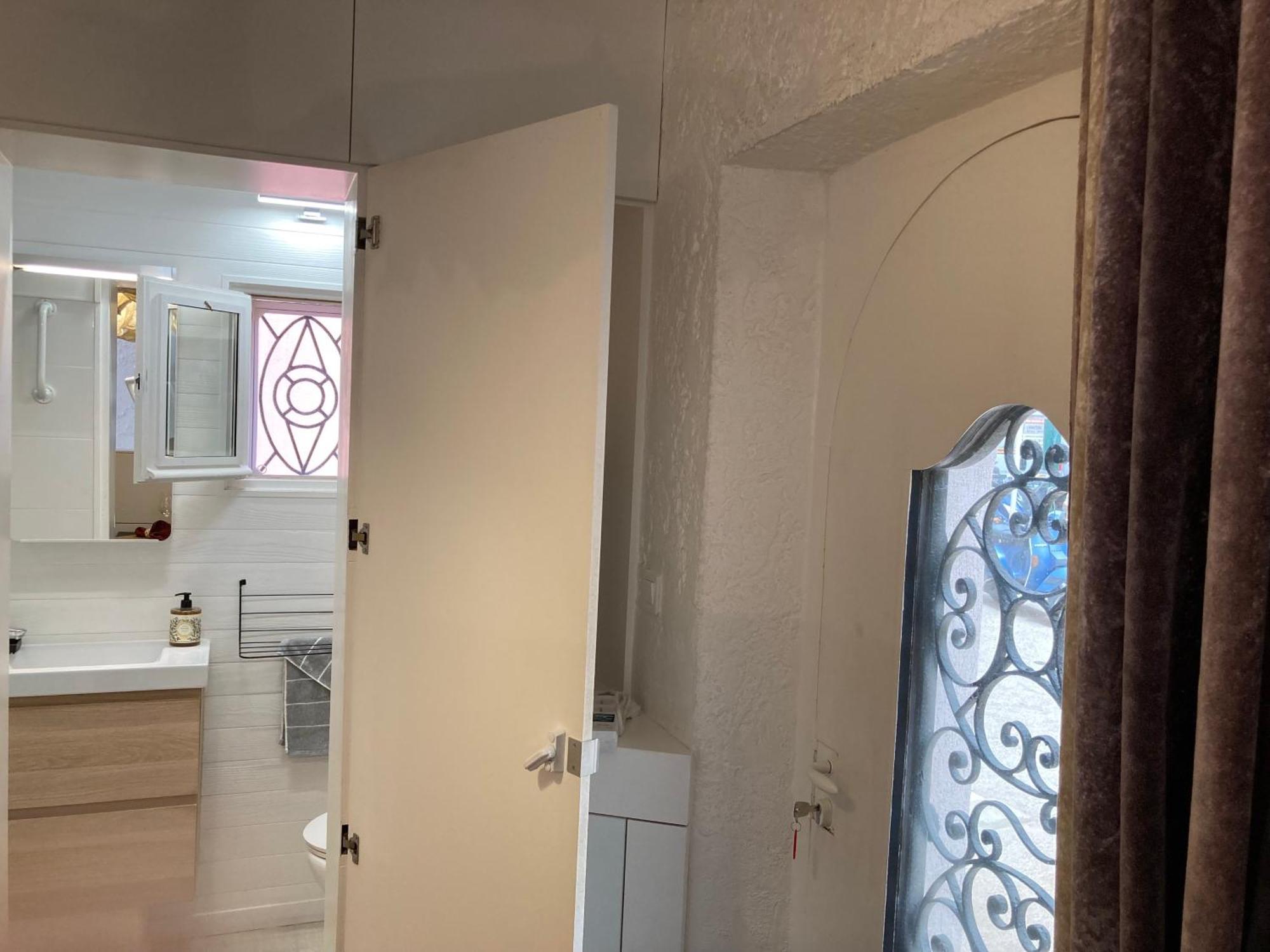 Picasso Walk Cosy Charm In Heart Of Old Town Ac And Wifi Apartment