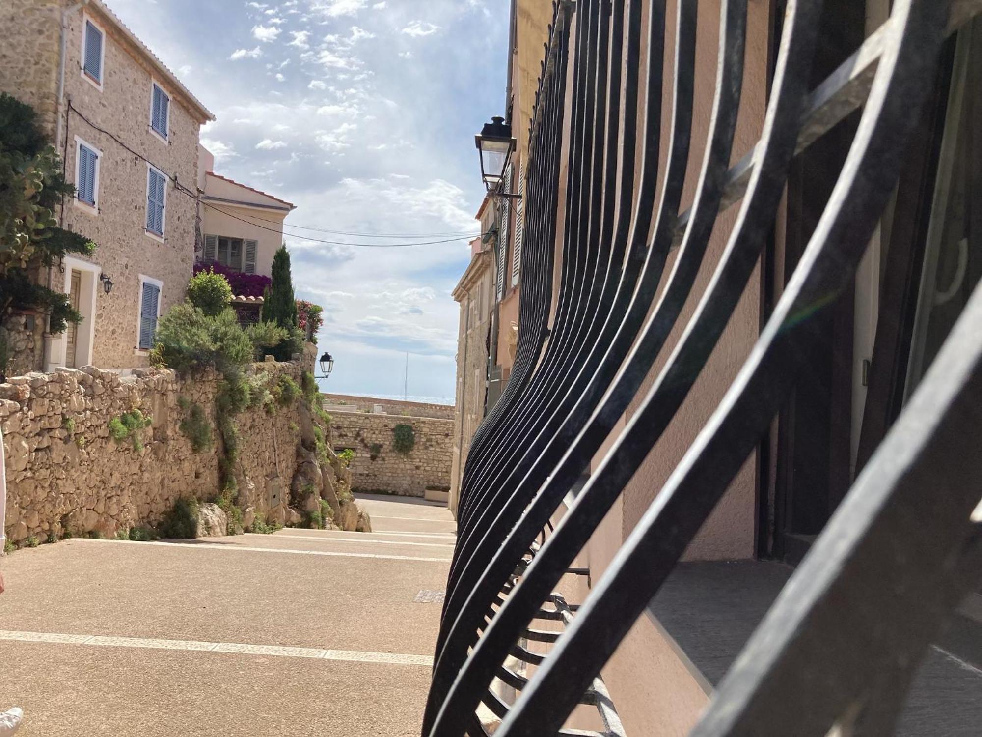 Apartment Picasso Walk Cosy Charm In Heart Of Old Town Ac And Wifi