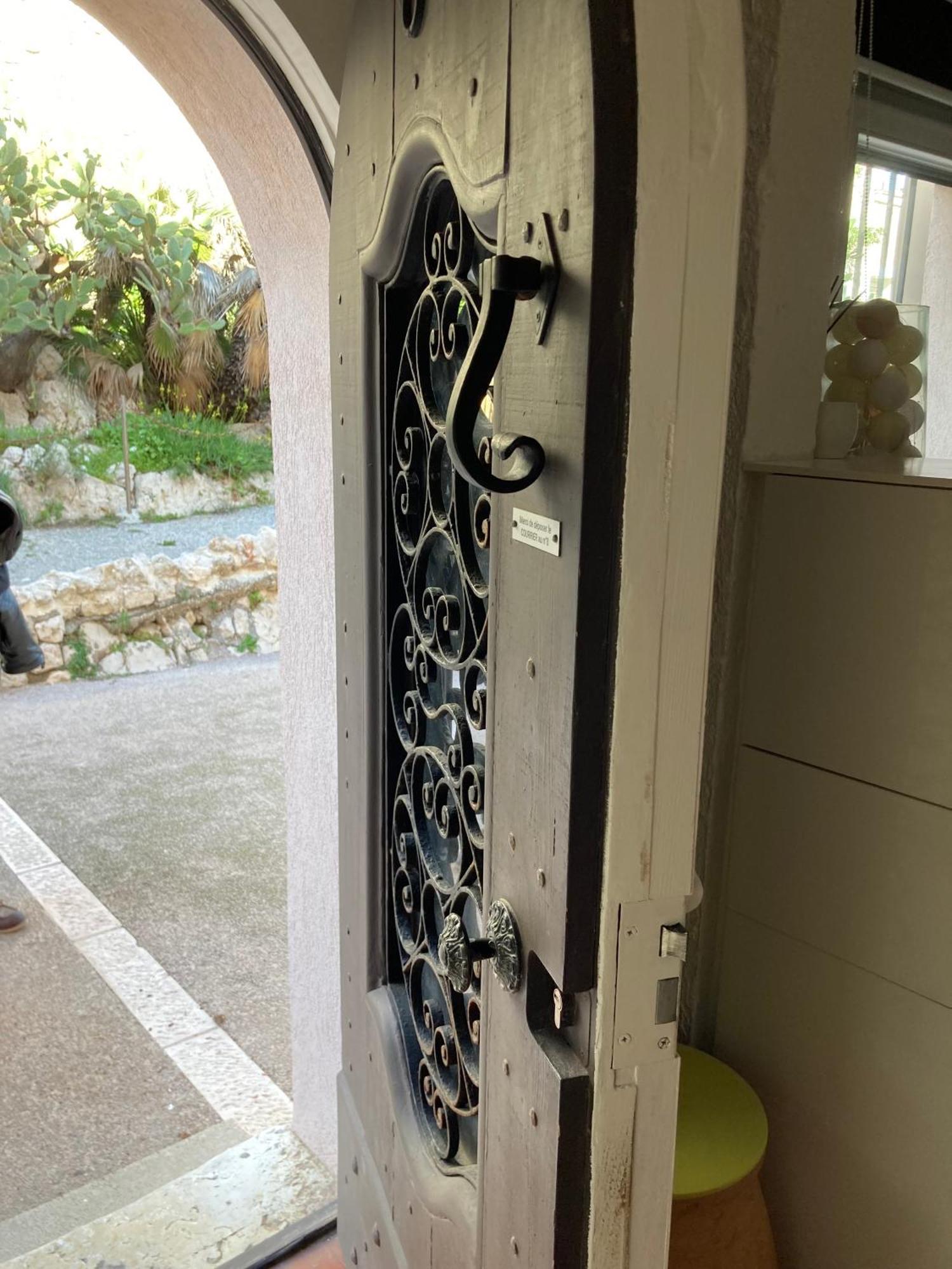 Picasso Walk Cosy Charm In Heart Of Old Town Ac And Wifi Antibes