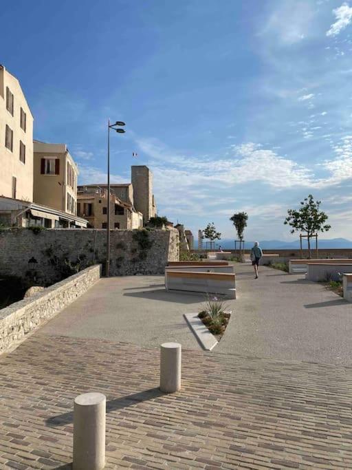 Apartment Charmingly Provencal In The Heart Of Old Antibes