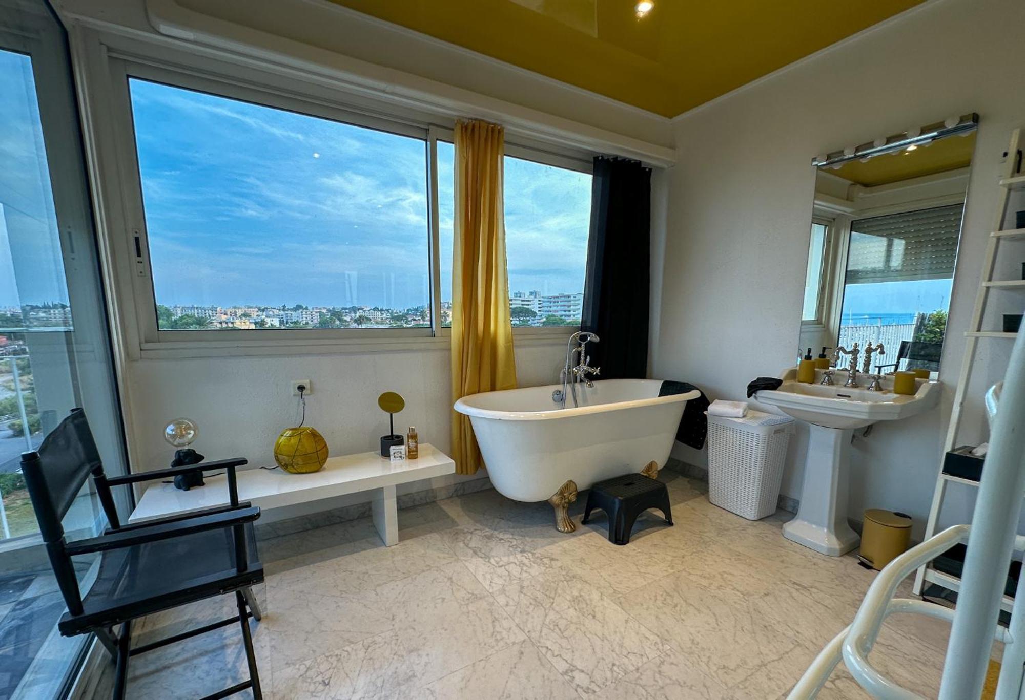 Apartamento Rooftop, Sea View, Facing The Harbor, Near Center And