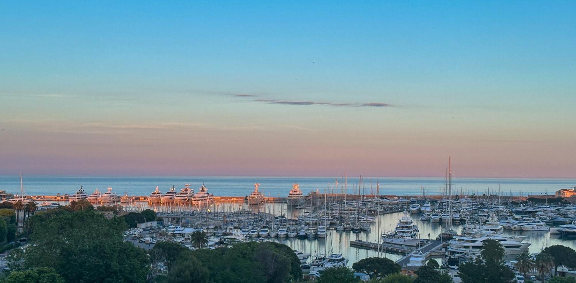 Rooftop, Sea View, Facing The Harbor, Near Center And Apartamento *