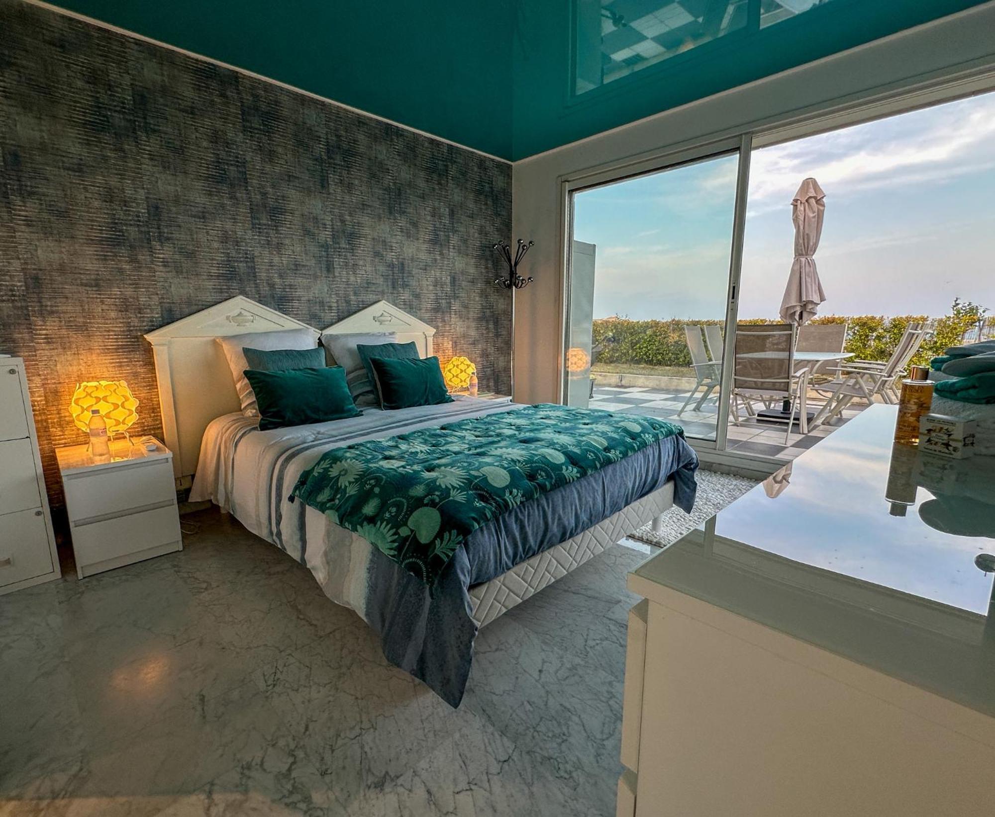 Apartamento Rooftop, Sea View, Facing The Harbor, Near Center And Antibes