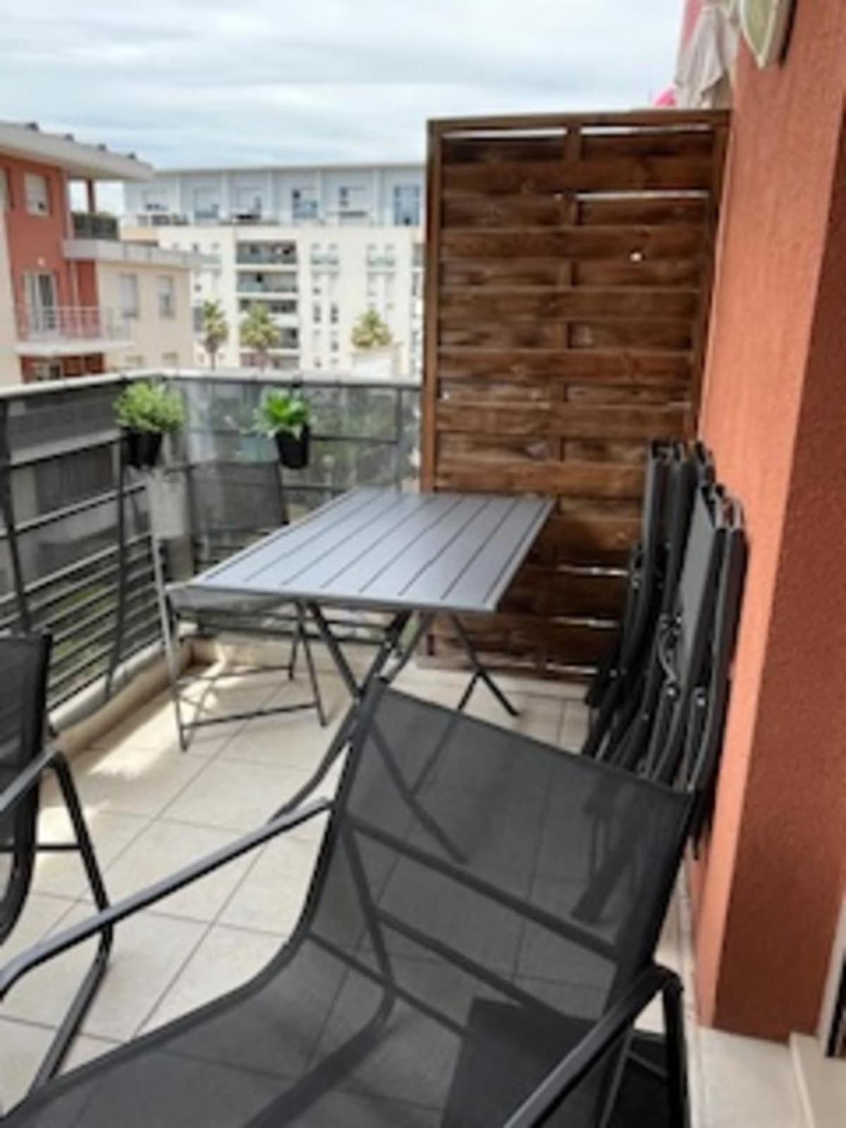 Apartment Comfortable With 2 Balconies Antibes