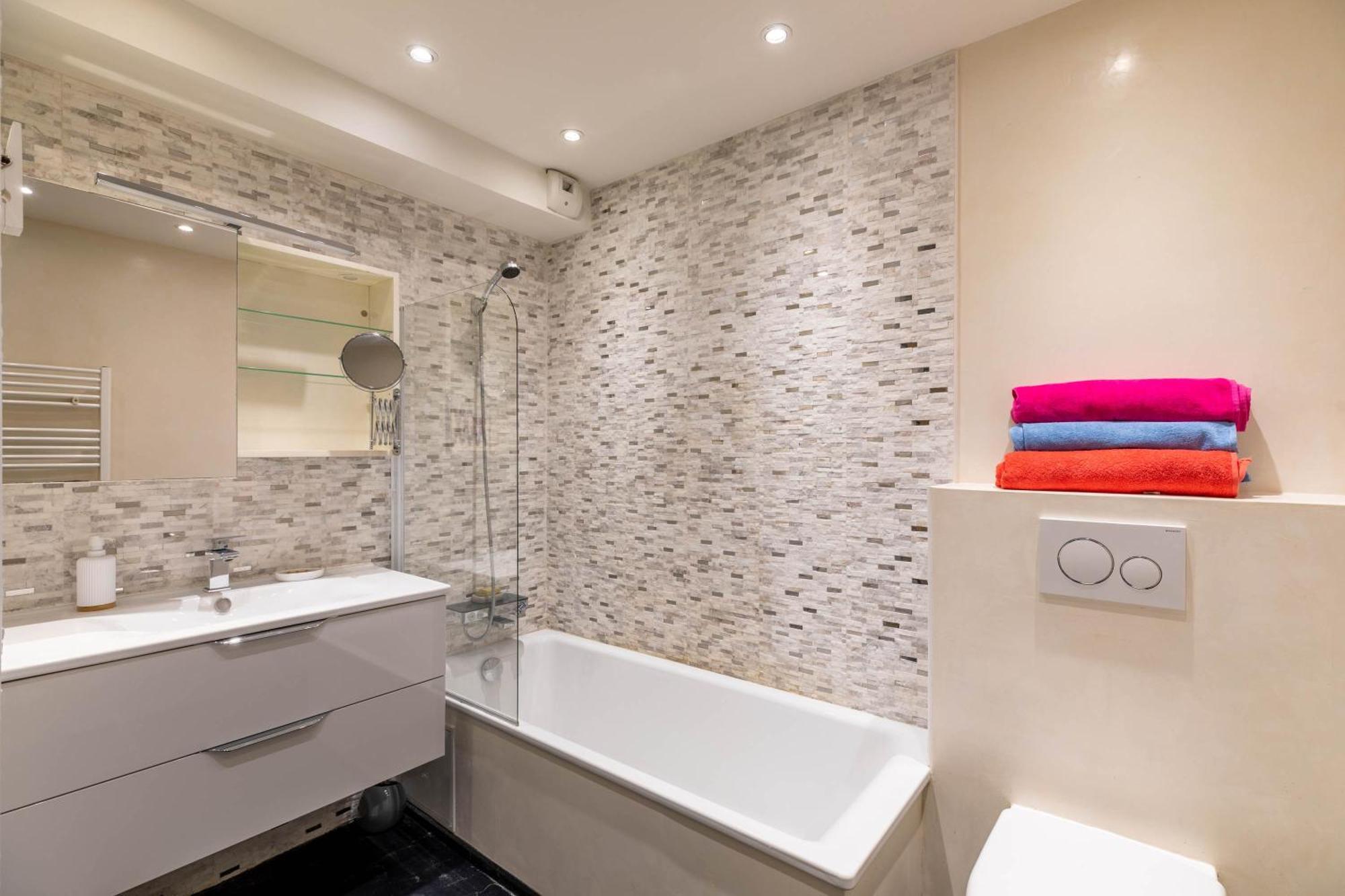 Apartment Tanit Piscine, 6 Couchages, Parking Antibes