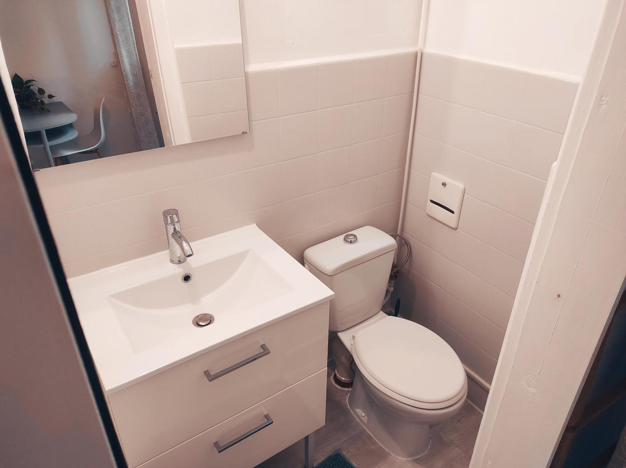 Cosy - 5 Minute Walk To Beach Apartment