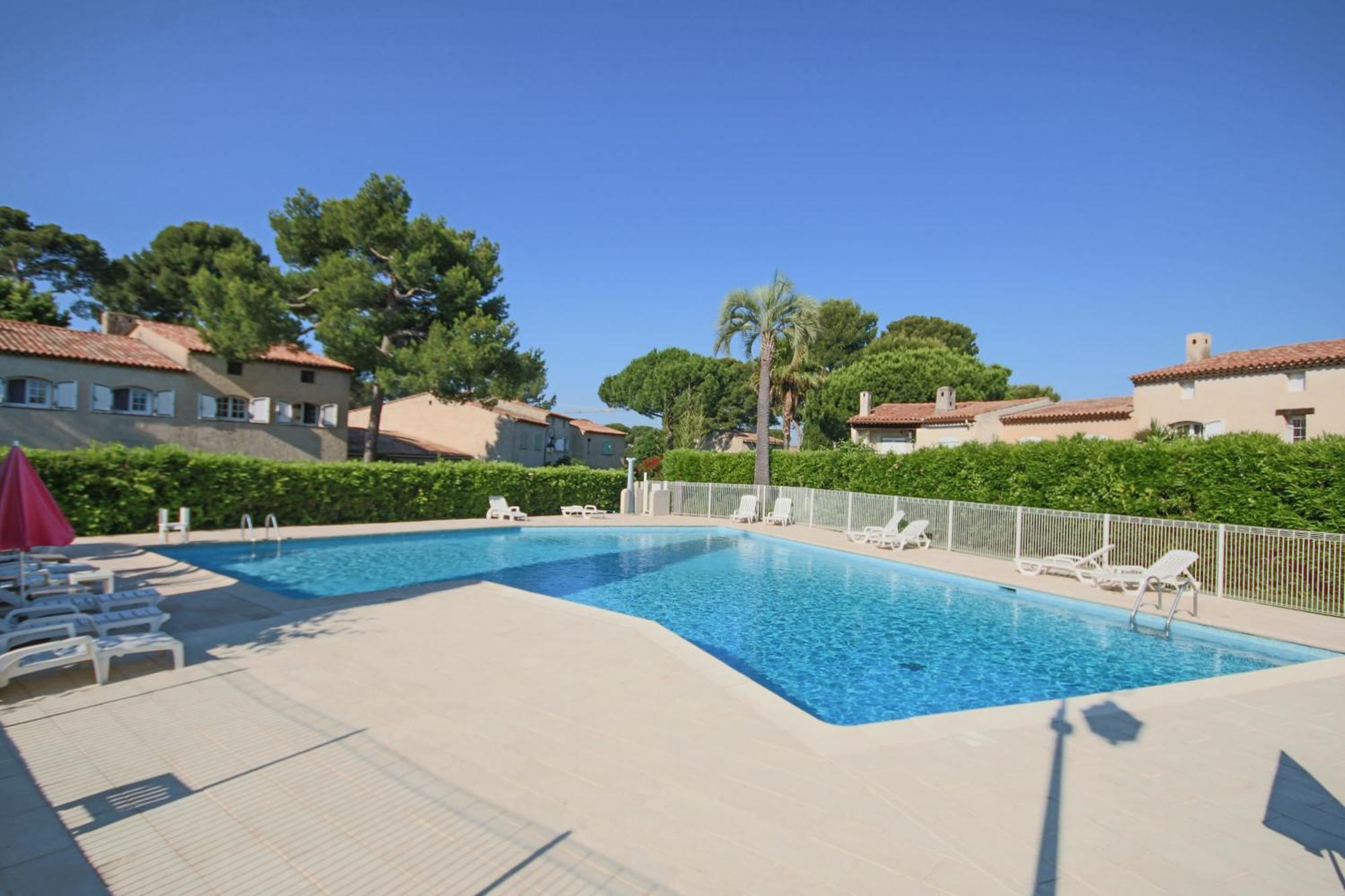 Holiday home Maison Dans Avec Piscine Et Tennis Antibes