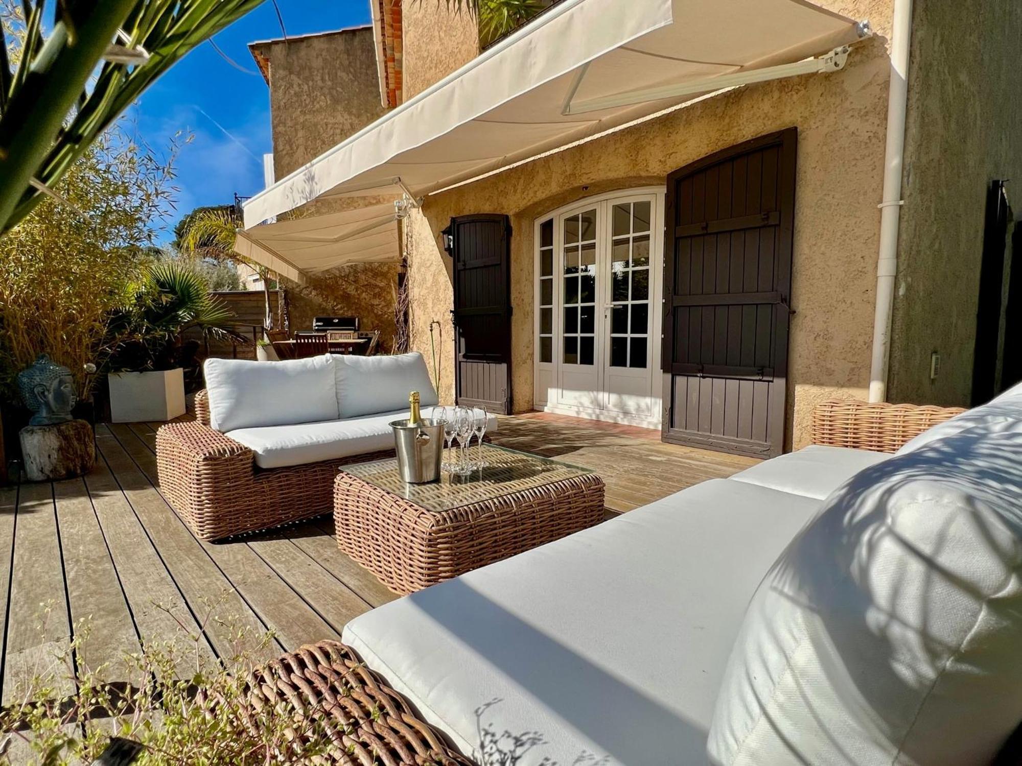 Maison Dans Avec Piscine Et Tennis Holiday home