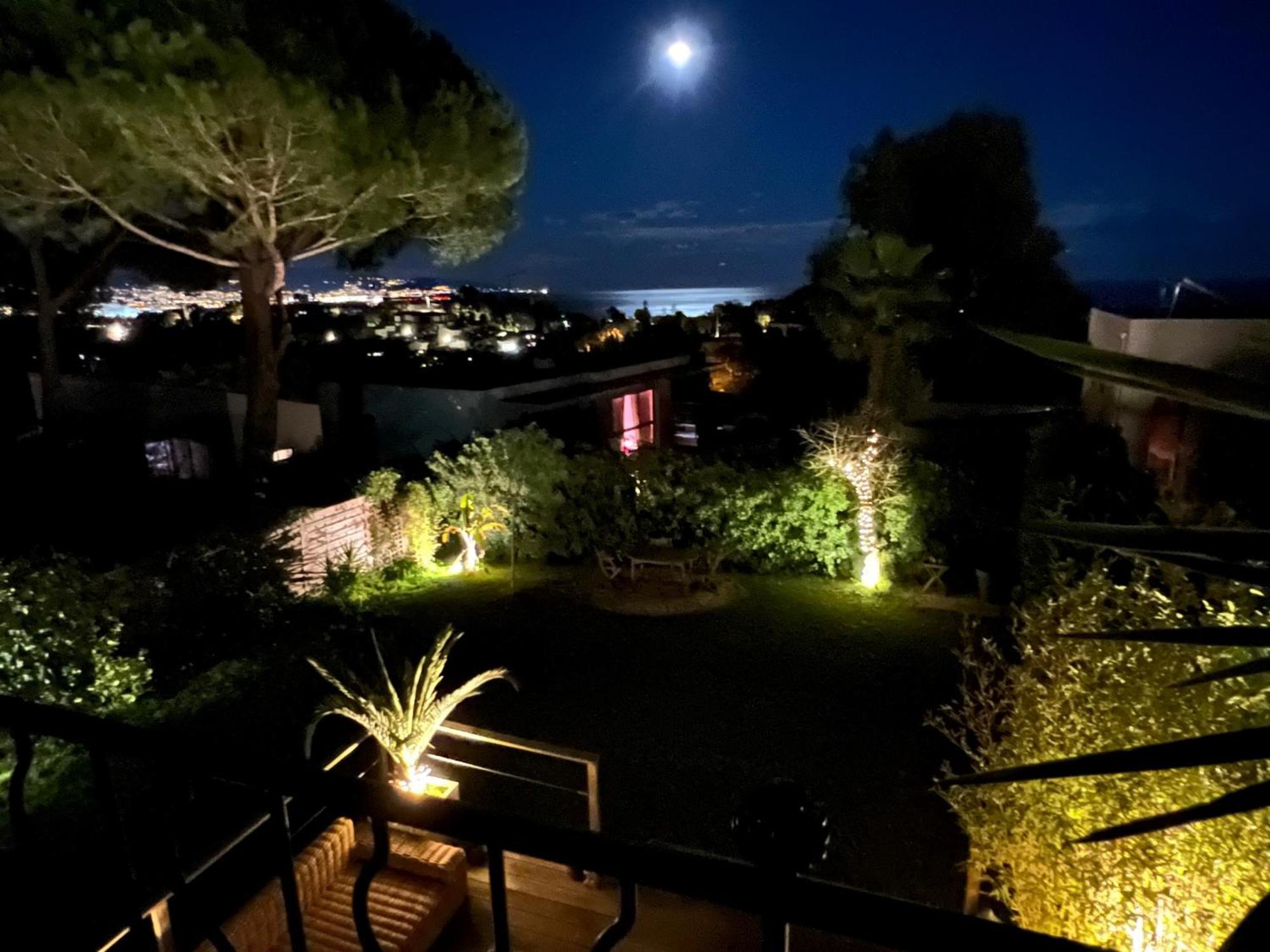 Maison Dans Avec Piscine Et Tennis Holiday home Antibes