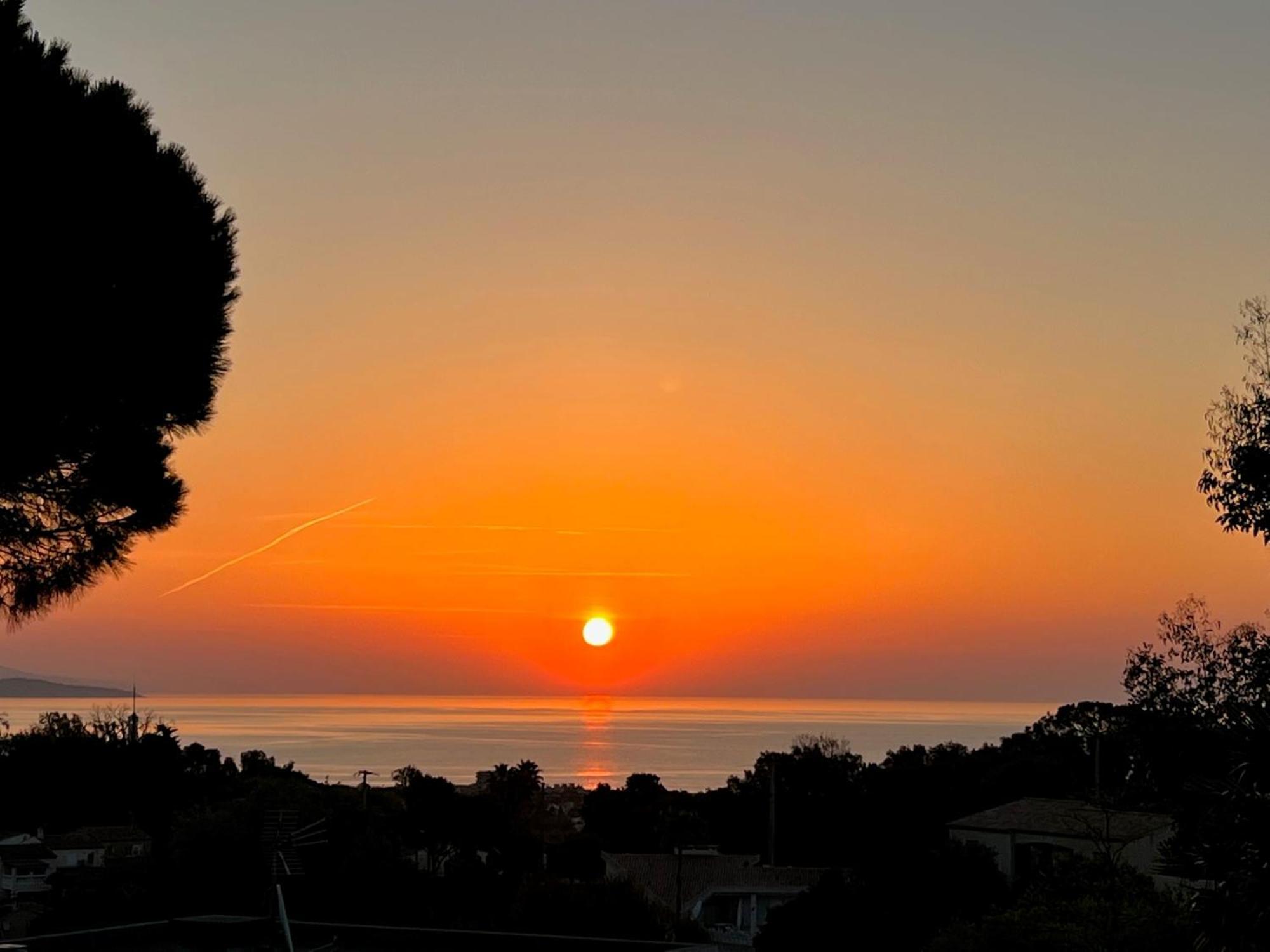 Maison Dans Avec Piscine Et Tennis Holiday home Antibes
