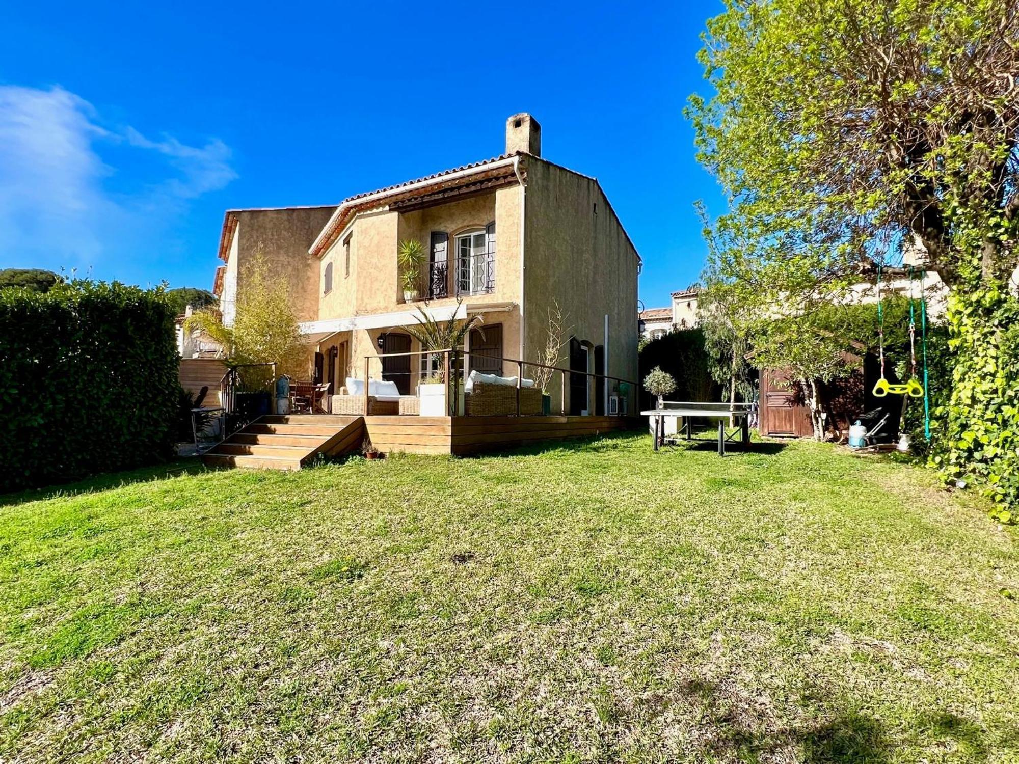 Maison Dans Avec Piscine Et Tennis Holiday home *