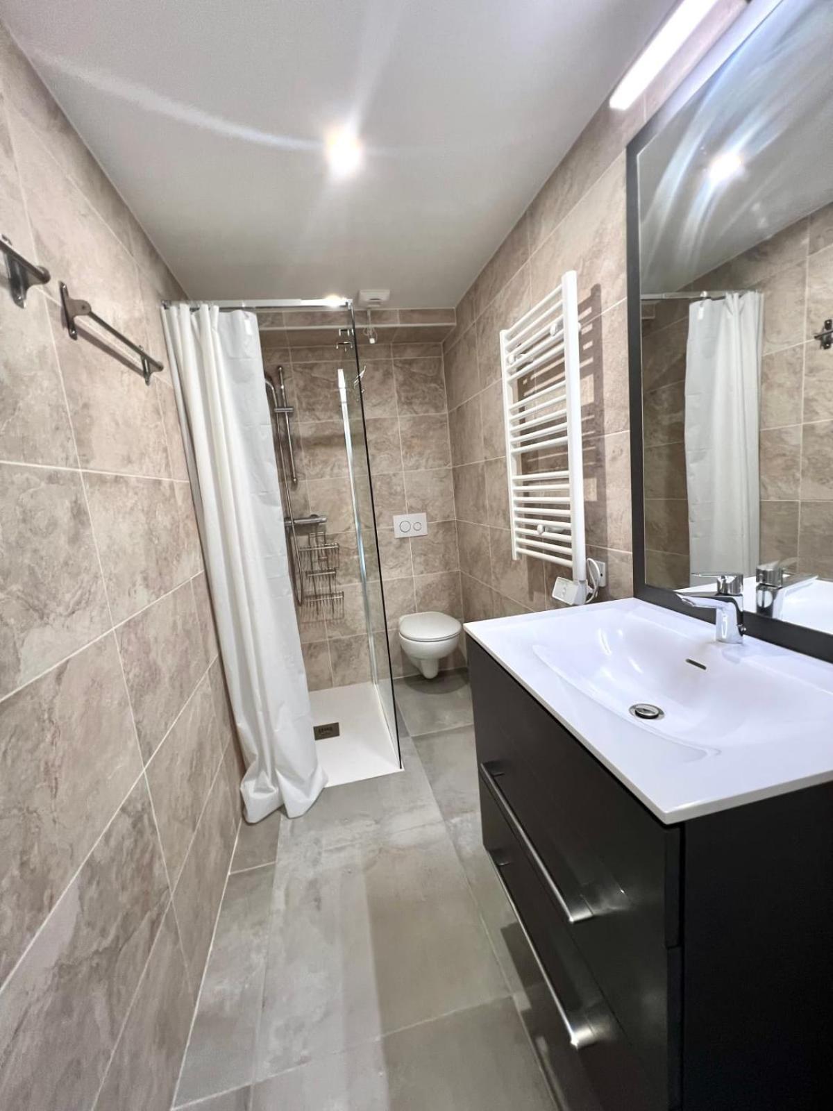 Old - 4 Beds - Private Parking Apartamento *