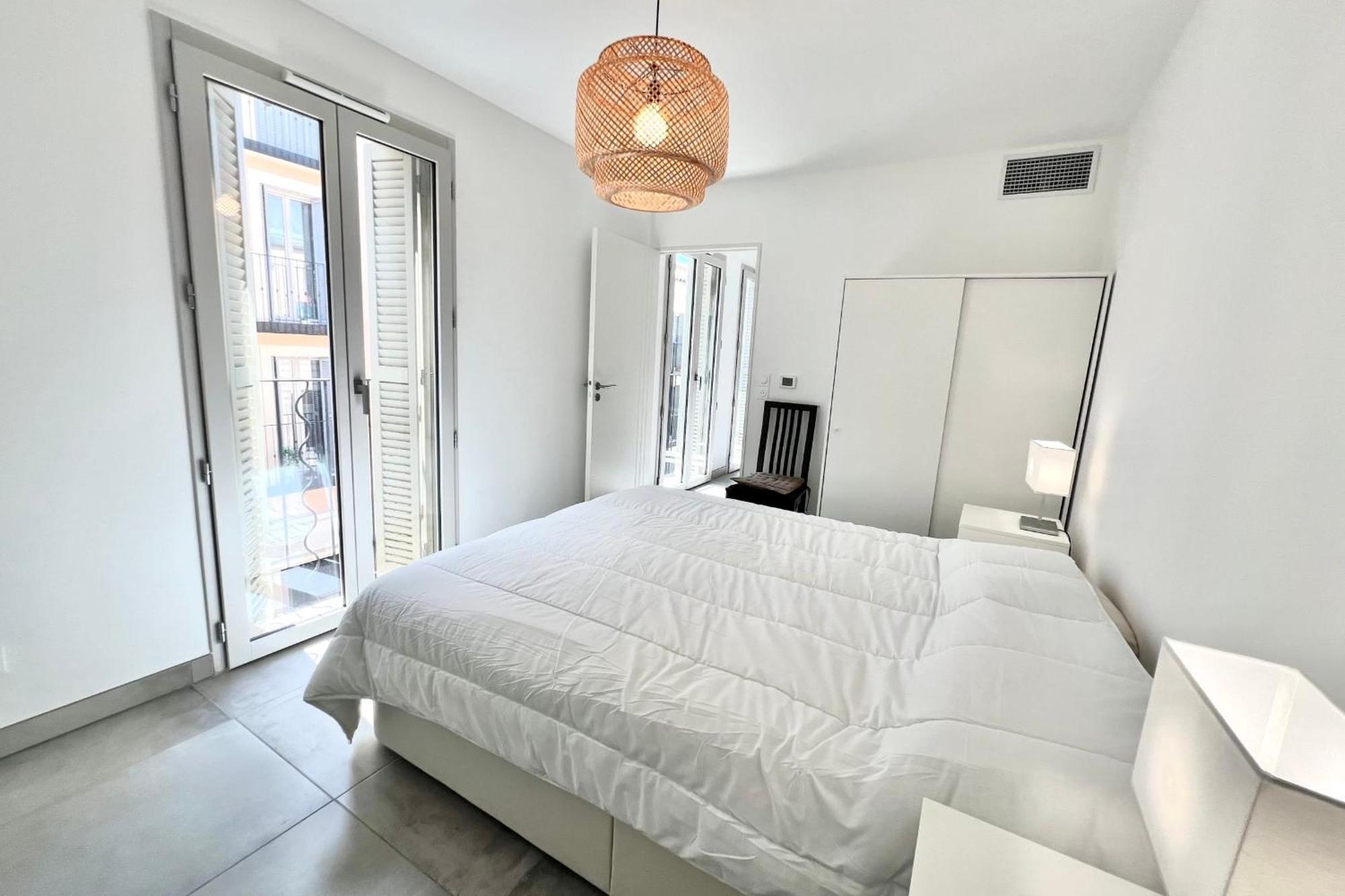 Old - 4 Beds - Private Parking