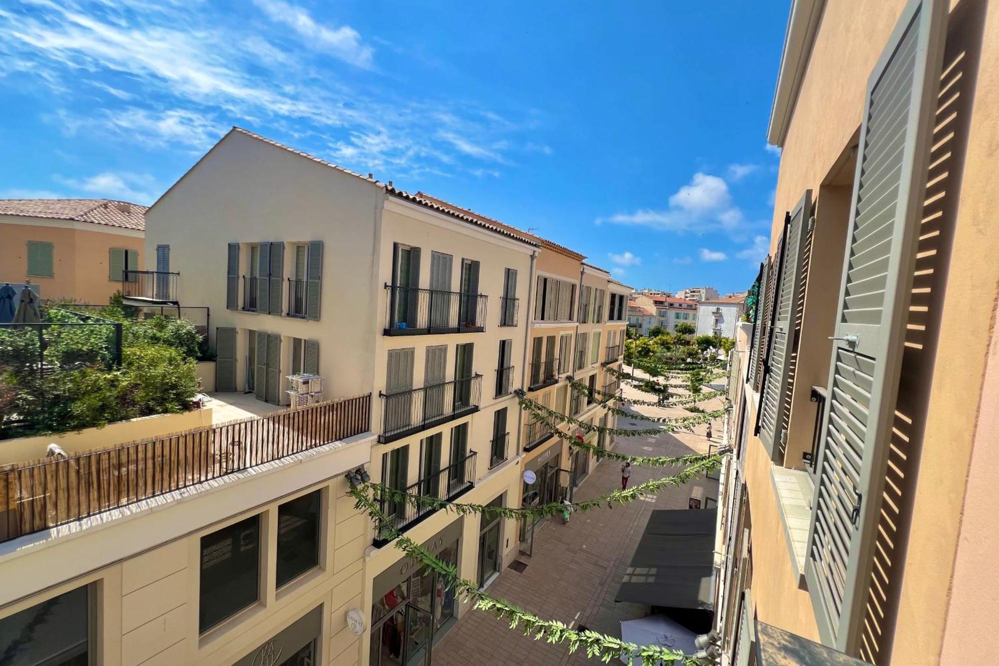 Old - 4 Beds - Private Parking Apartamento Antibes