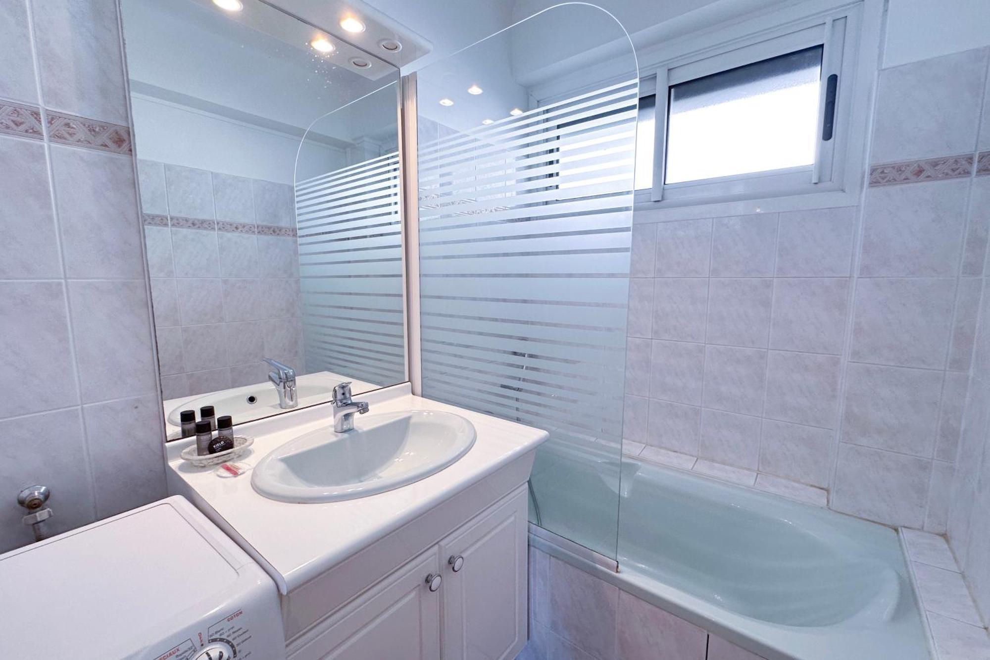 Poincare 4 - Lumineux, Renove, Et Calme A Juan Les Pins Apartment