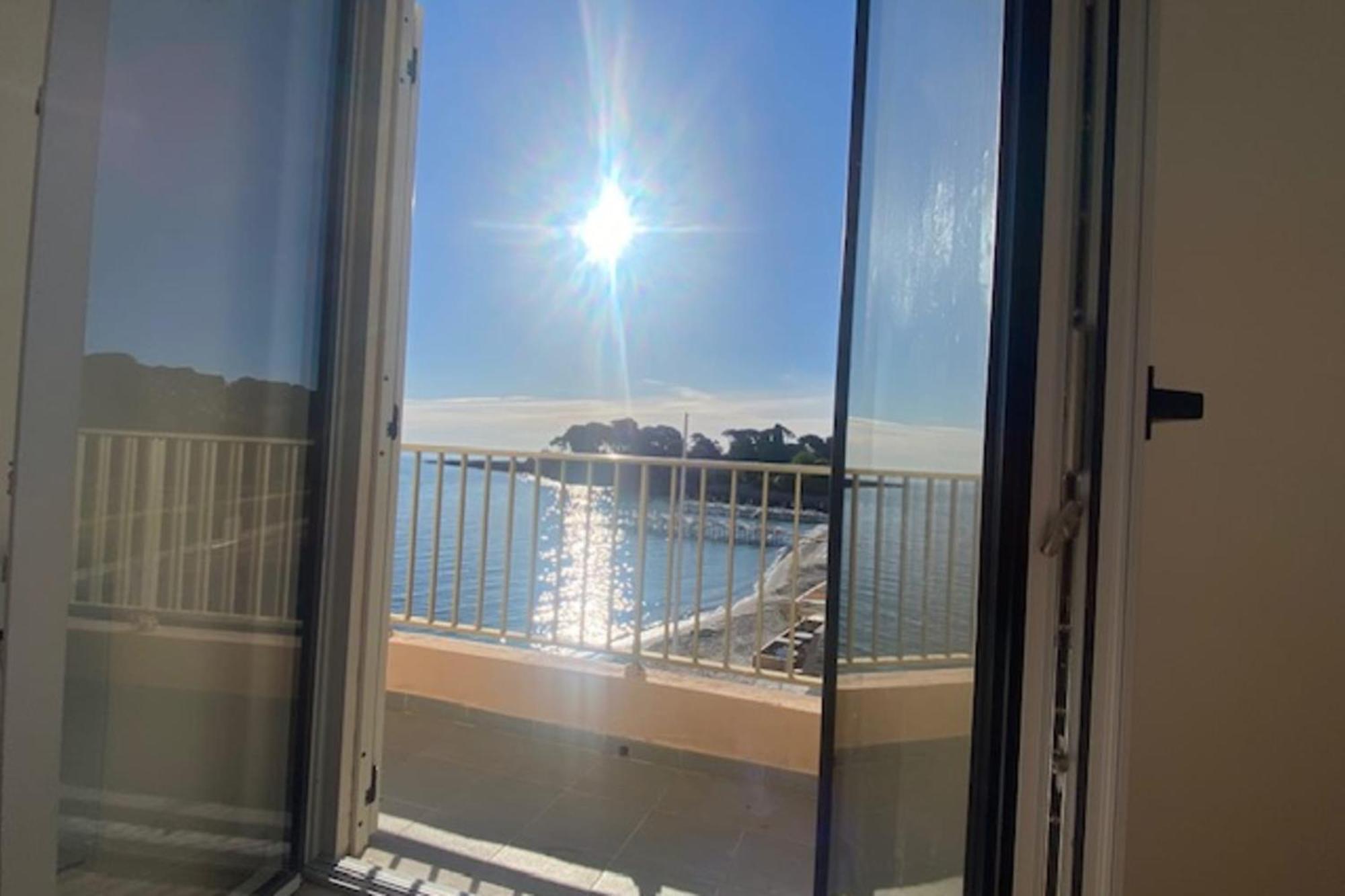 T2 With 2 Balconies By The Sea Apartment