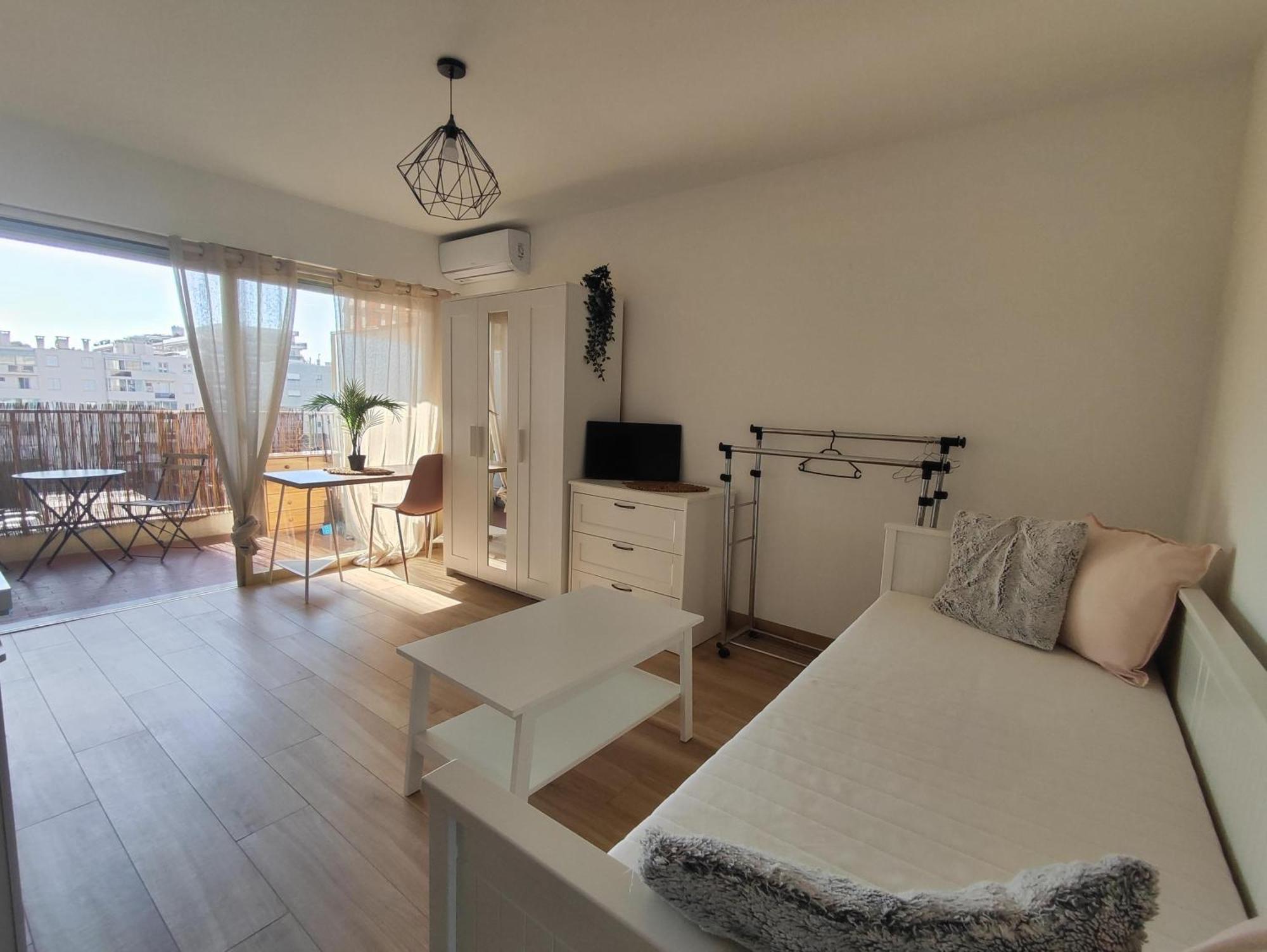 Studio Proche Plage Juan Les Pins Apartment *
