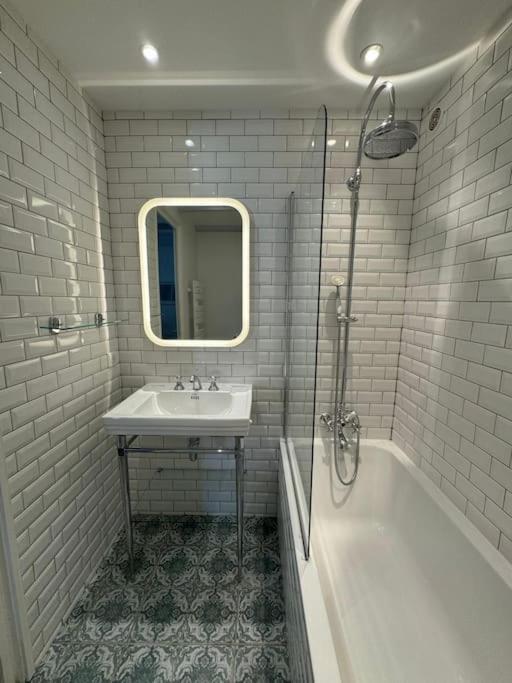 Arazy - Superb Duplex Old Very Central, Ac, Terrace Apartment