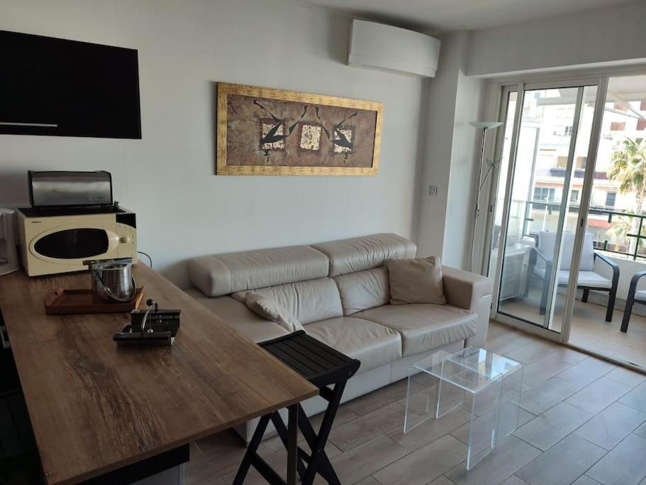 Neuf Climatise Au Coeur De Juan-les-pins Appartement *