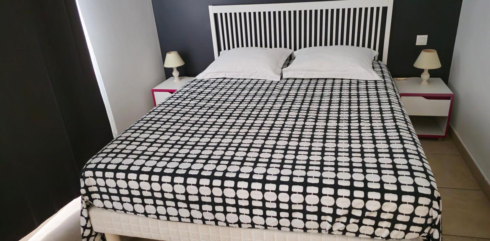 Appartement Grand T2 Meuble-juan Pins-logt8 *