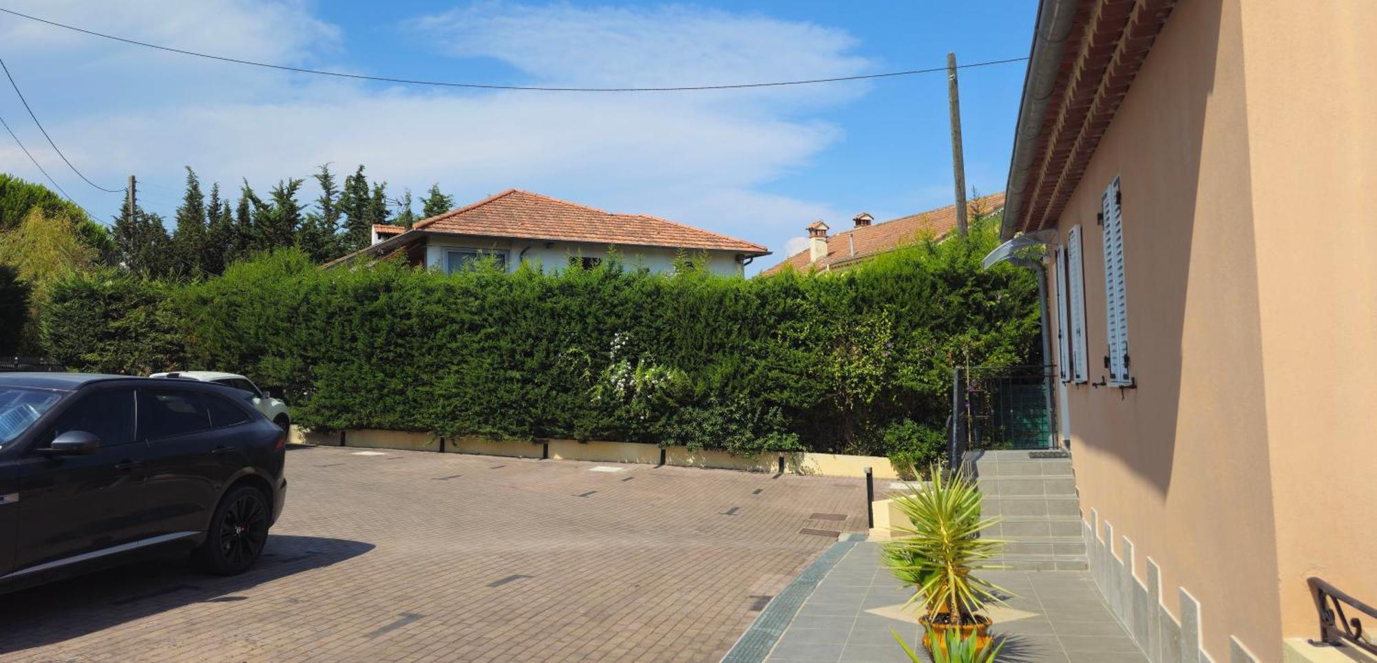 Grand T2 Meuble-juan Pins-logt8 Appartement *