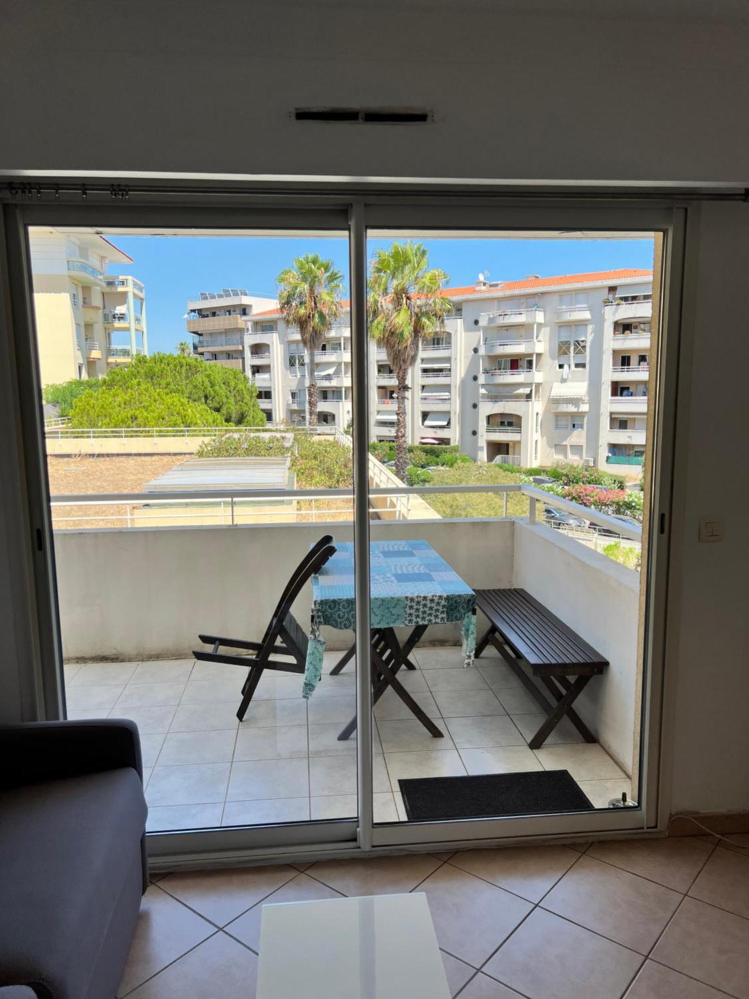 Terrasse Pres De La *