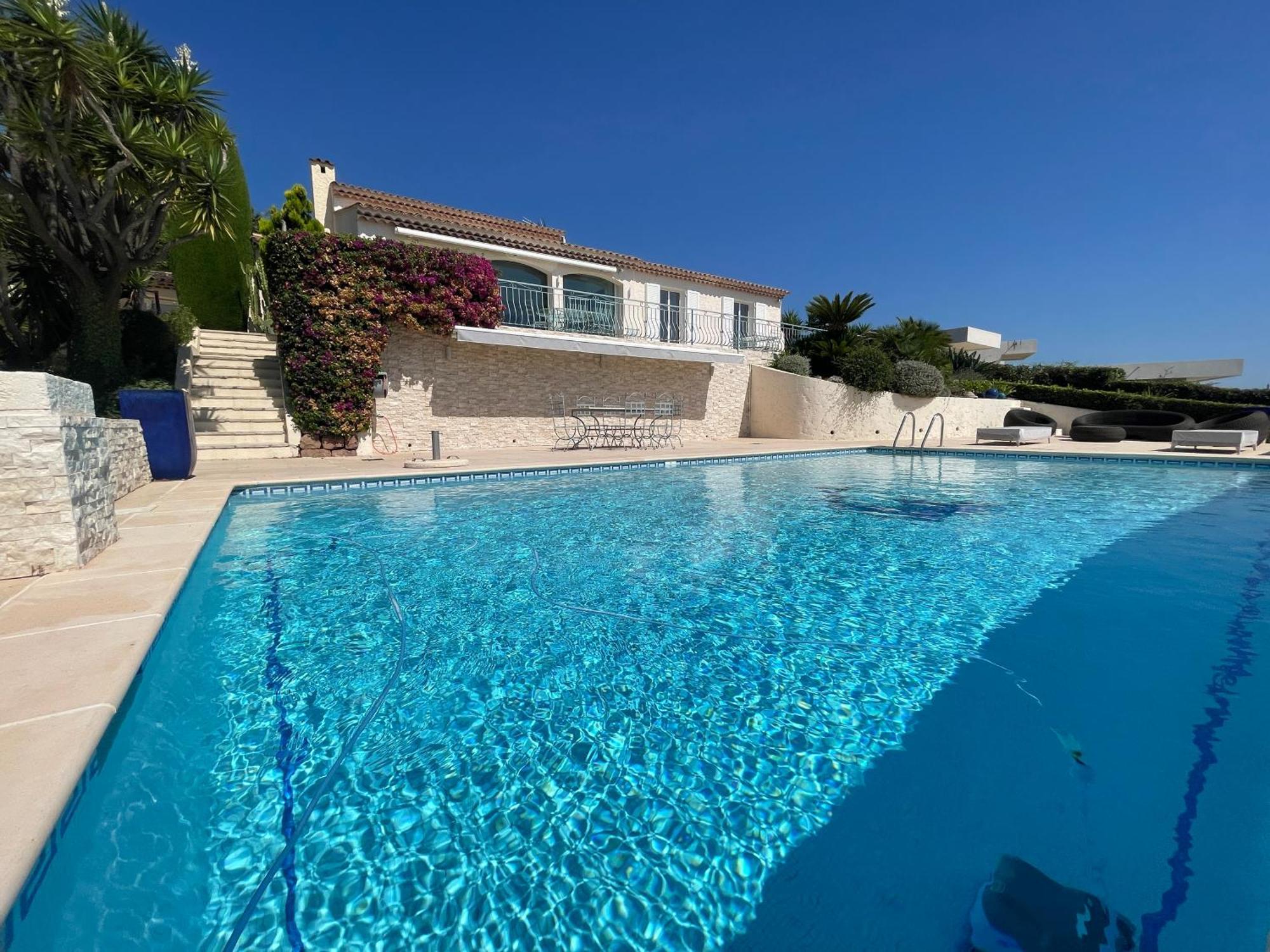 Luxe Et Calme Avec Vue Panoramique A Antibes