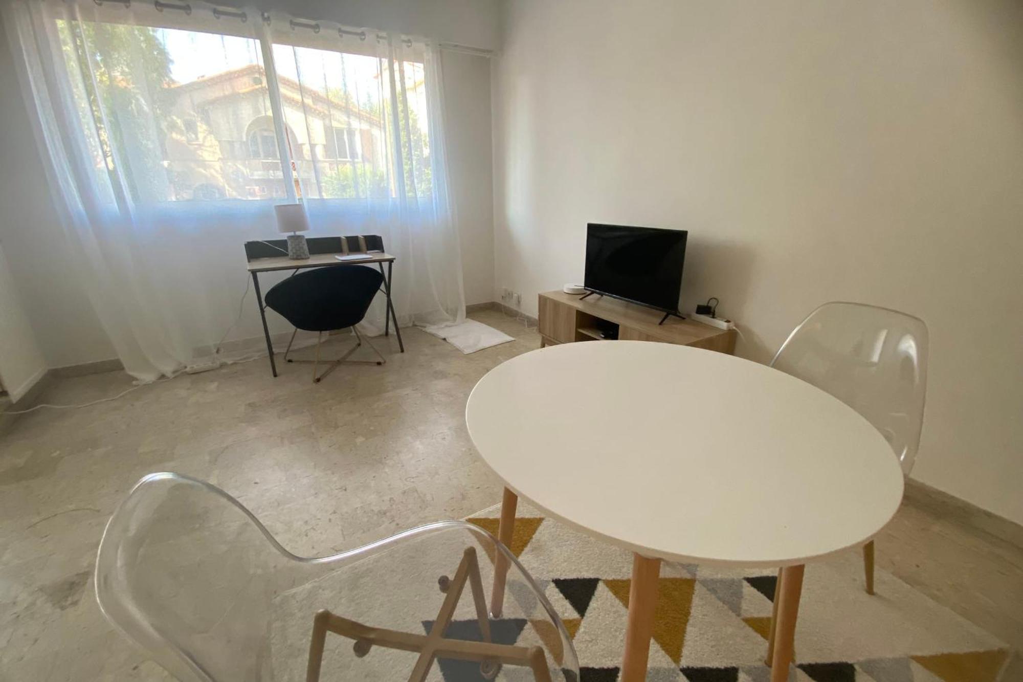 Apartment 1 Bedroom - Close To The *