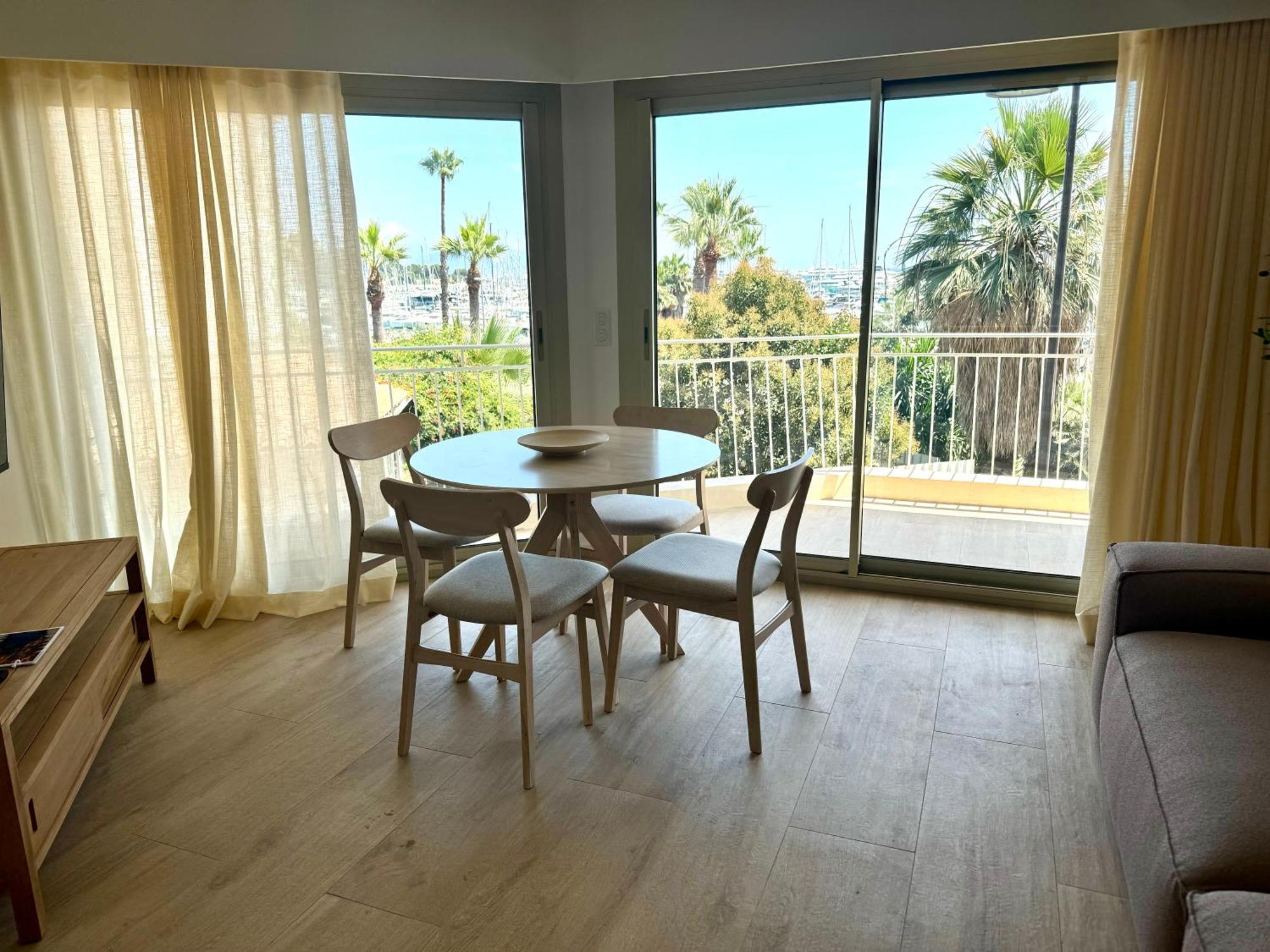 Face Au Port Apartment Antibes