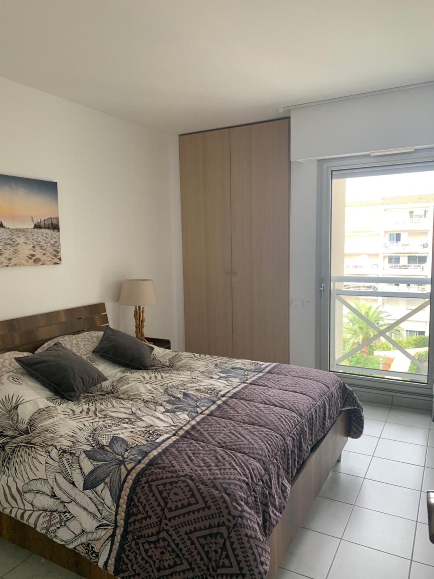 Apartment Grand 2 Pieces Climatise Dans De Standing Avec Vue Piscine Au Bord De La *