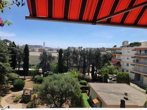 Coquet Avec Grande Terrasse Appartement *