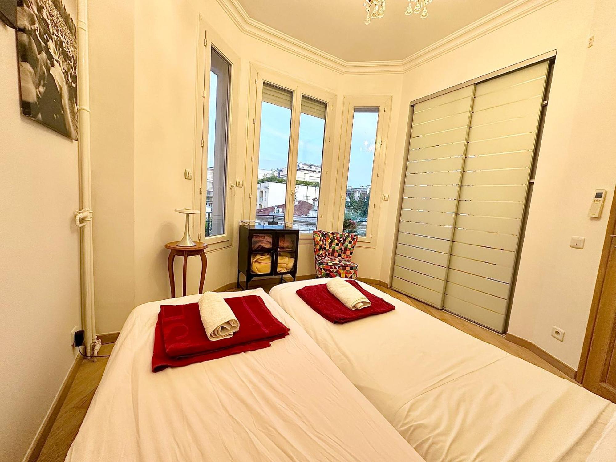Apartment 3 Pieces 100m2 Balcon Centre Juan 2 Pas Des Plages *