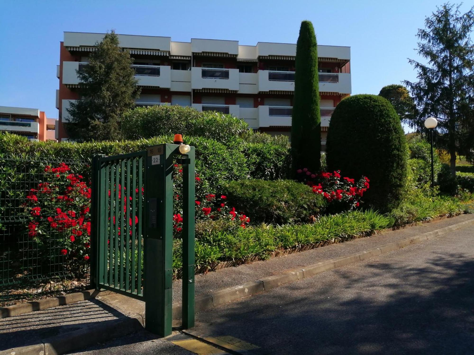 - Juan Les Pins - Proximite Plages Antibes