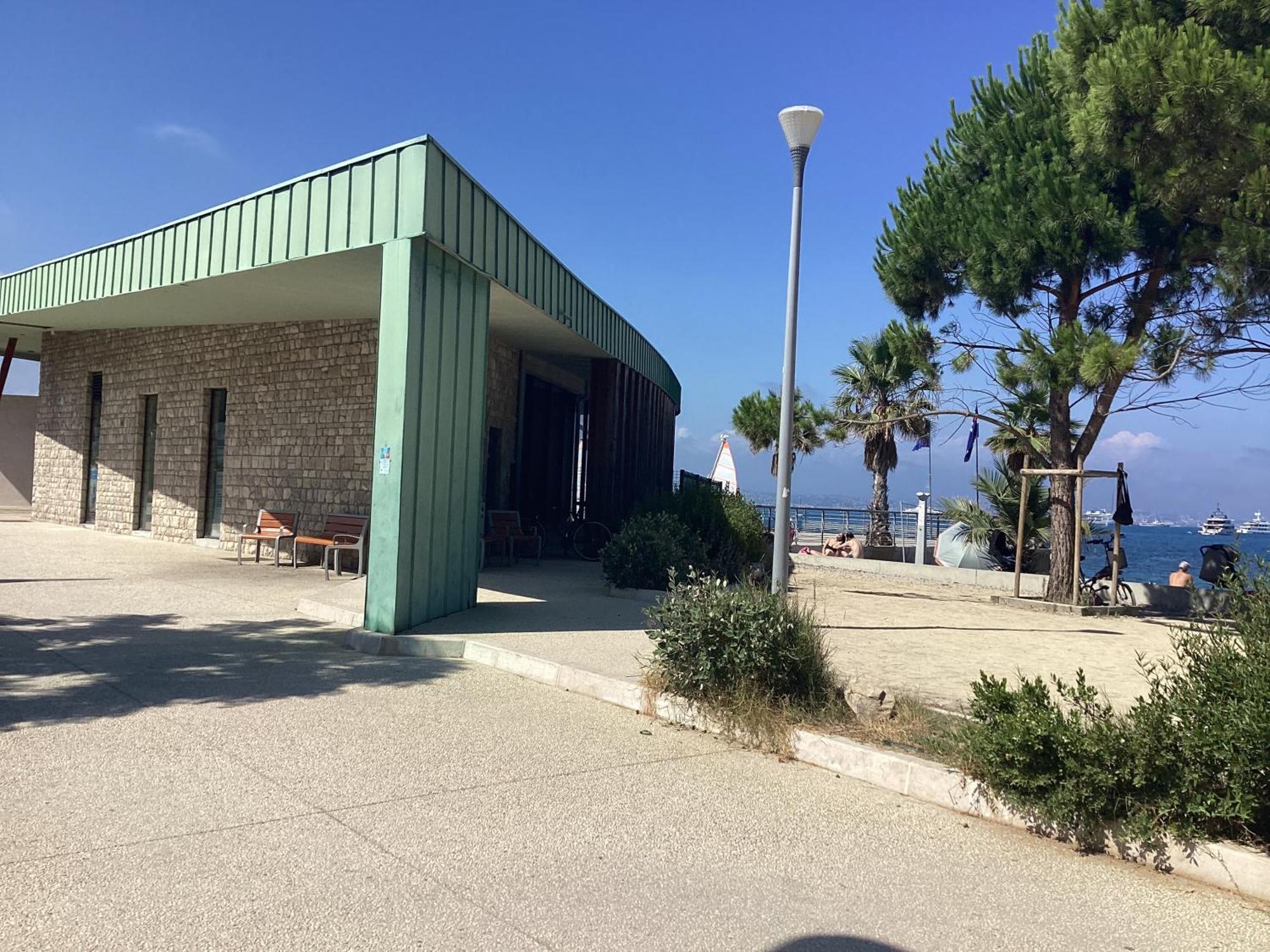 Independant, Front De Et A 200m Antibes