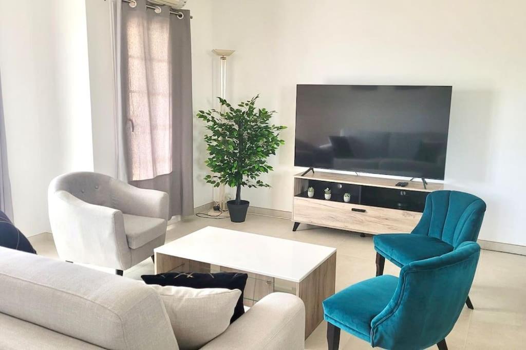 Apartment Spacieux ,4 Pers,piscine & Vue