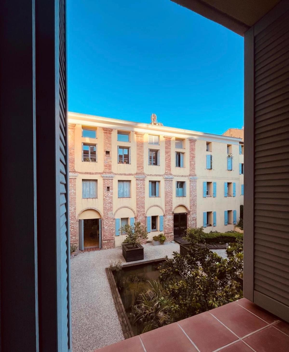 Mace Avec Dans Quartier Historique Exclusif Calme Coeur D'antibes *