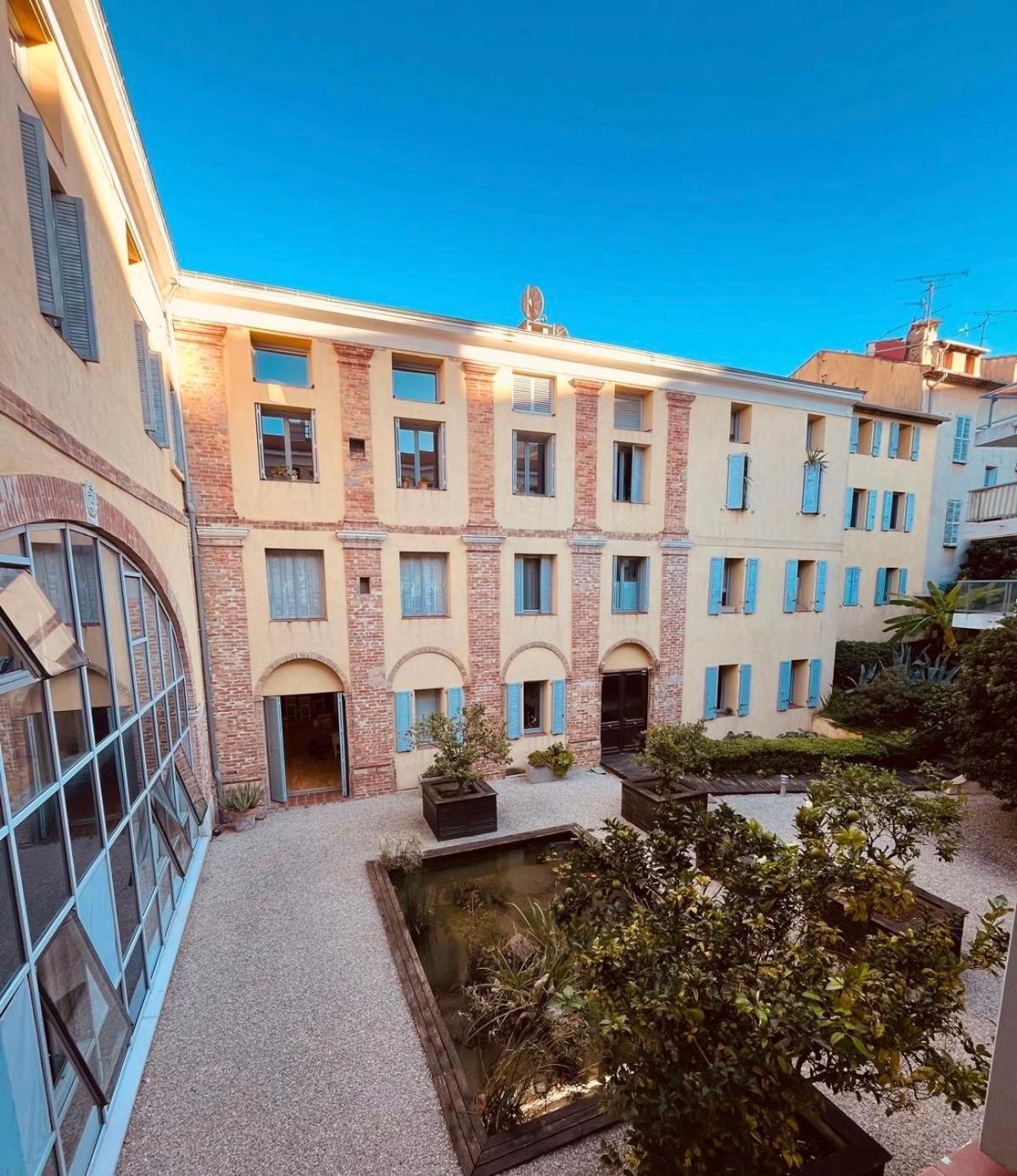 Mace Avec Dans Quartier Historique Exclusif Calme Coeur D'antibes