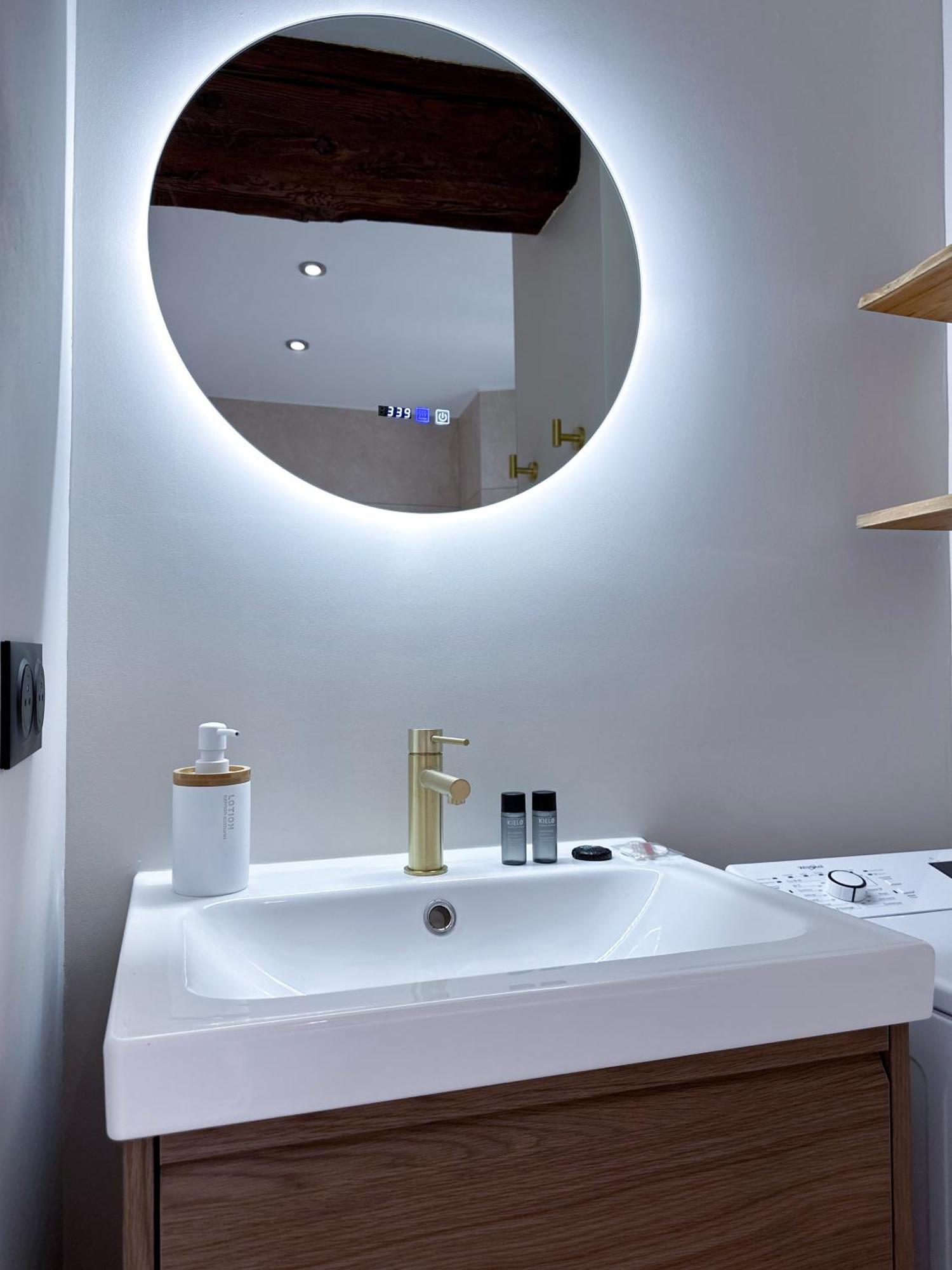 Mace Avec Dans Quartier Historique Exclusif Calme Coeur D'antibes Appartement *