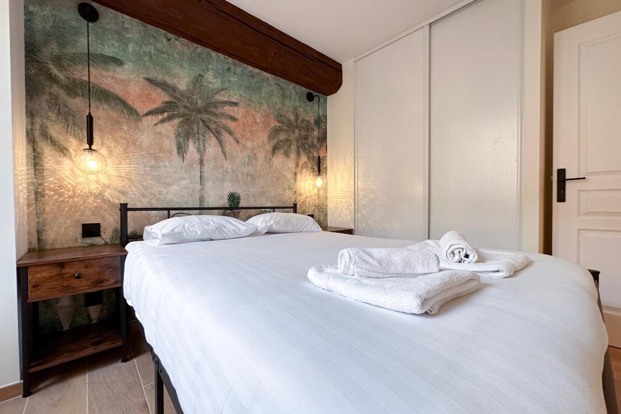 Mace Avec Dans Quartier Historique Exclusif Calme Coeur D'antibes Appartement *