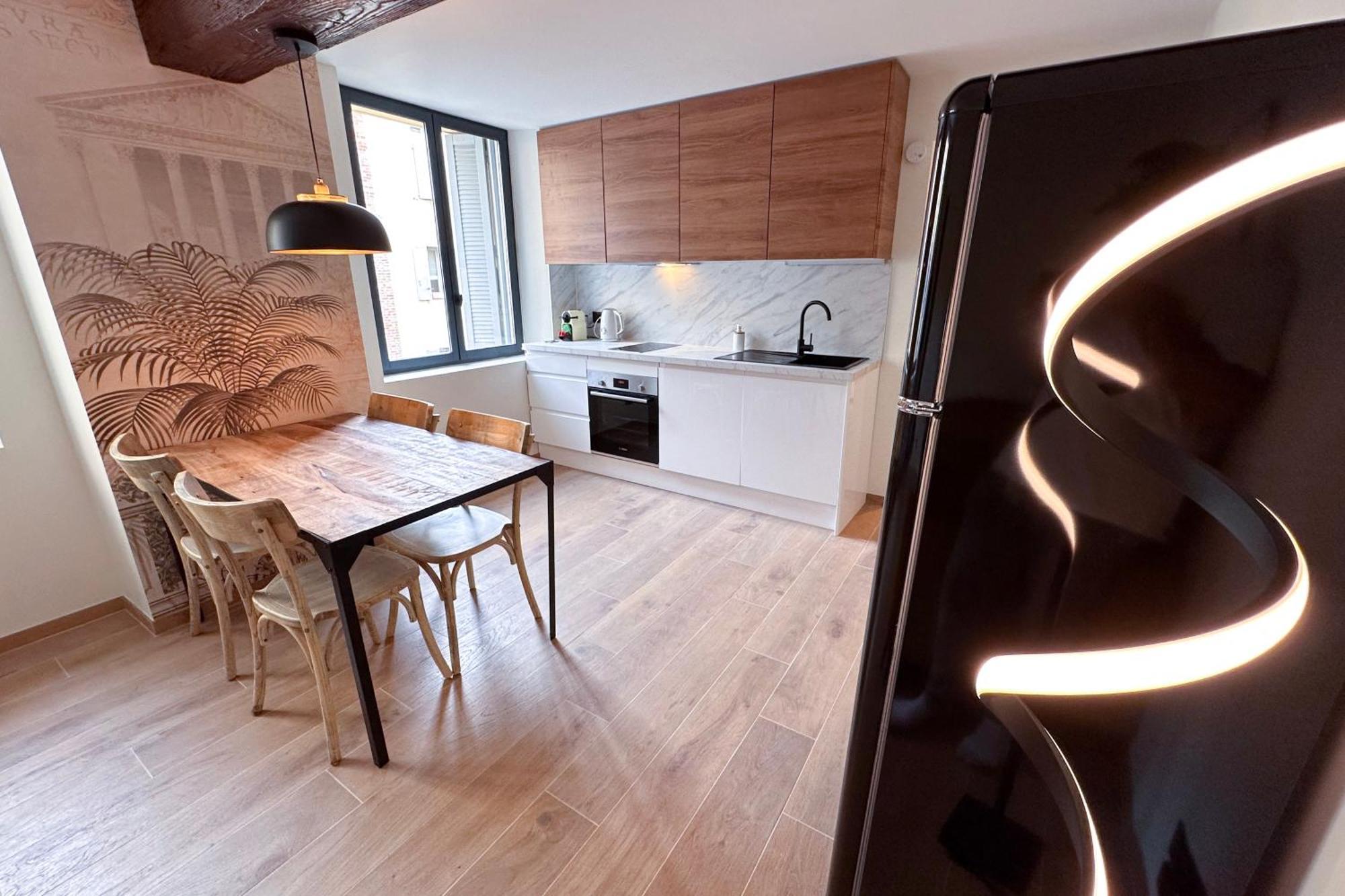 Appartement Mace Avec Dans Quartier Historique Exclusif Calme Coeur D'antibes