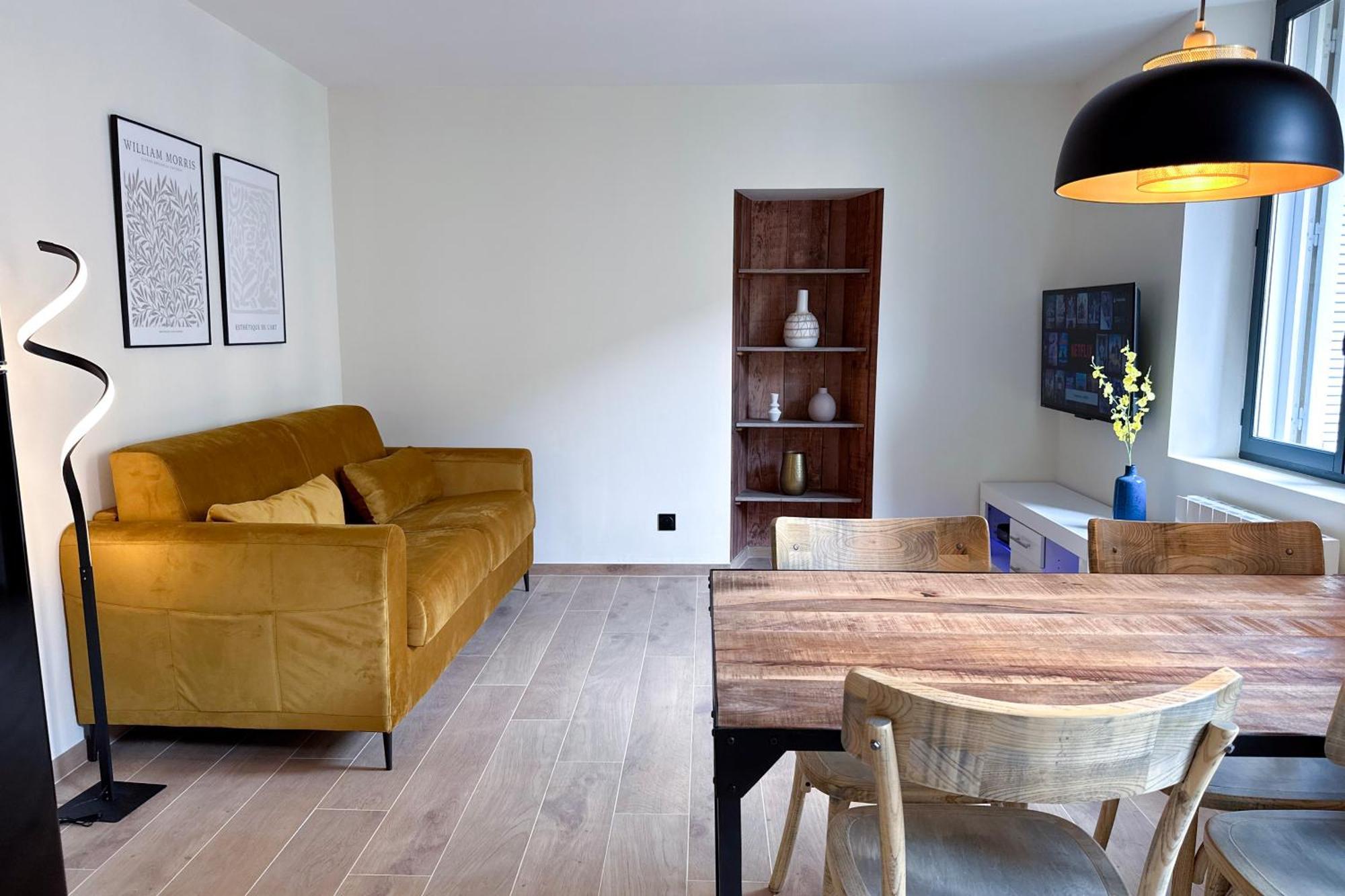 Mace Avec Dans Quartier Historique Exclusif Calme Coeur D'antibes *
