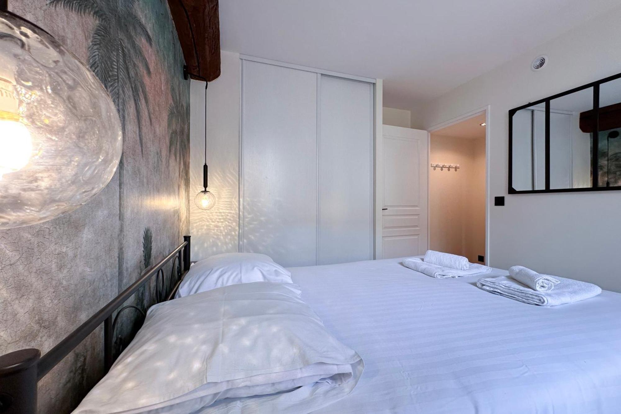 Mace Avec Dans Quartier Historique Exclusif Calme Coeur D'antibes Appartement Antibes