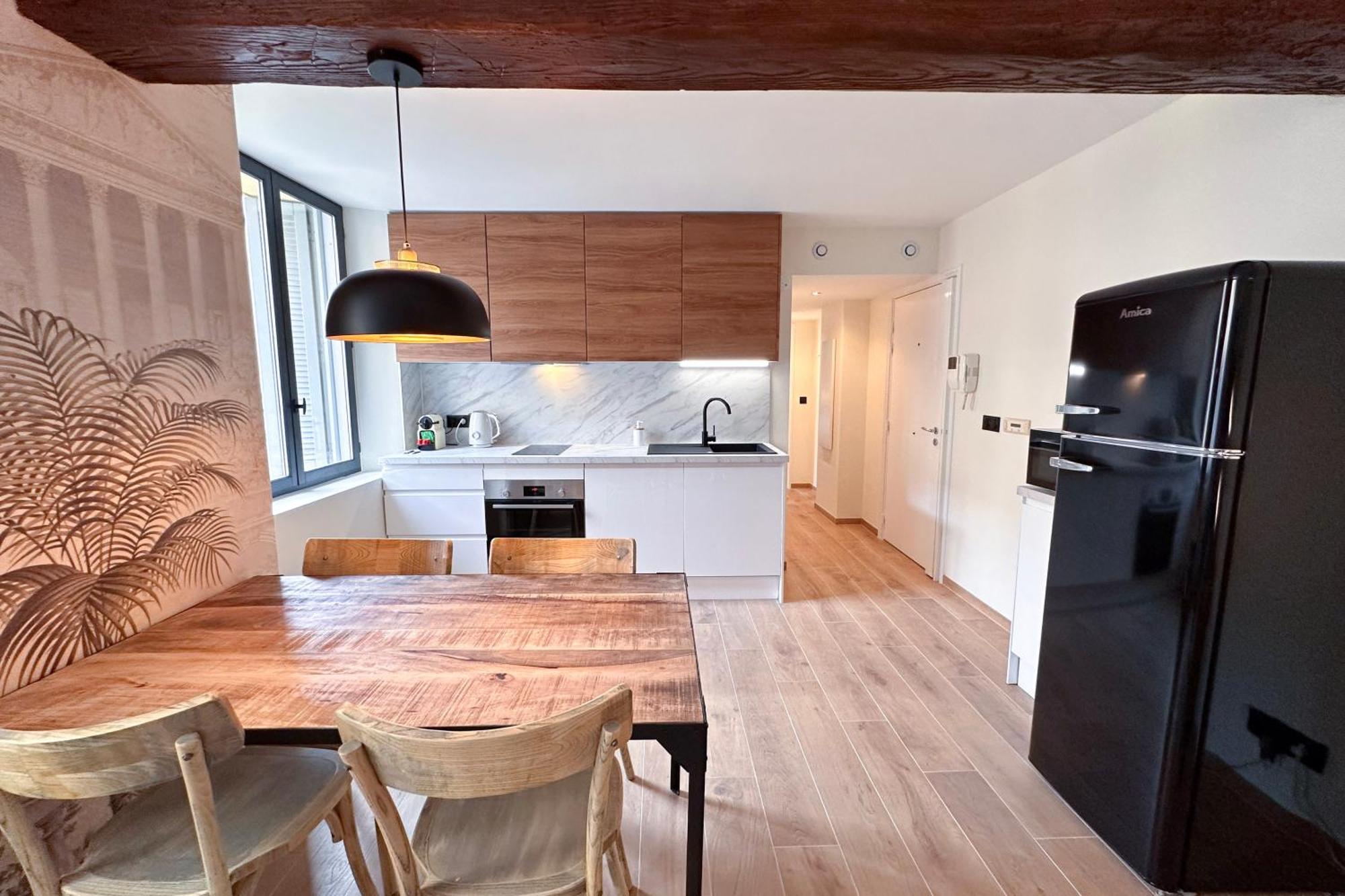 Appartement Mace Avec Dans Quartier Historique Exclusif Calme Coeur D'antibes Antibes