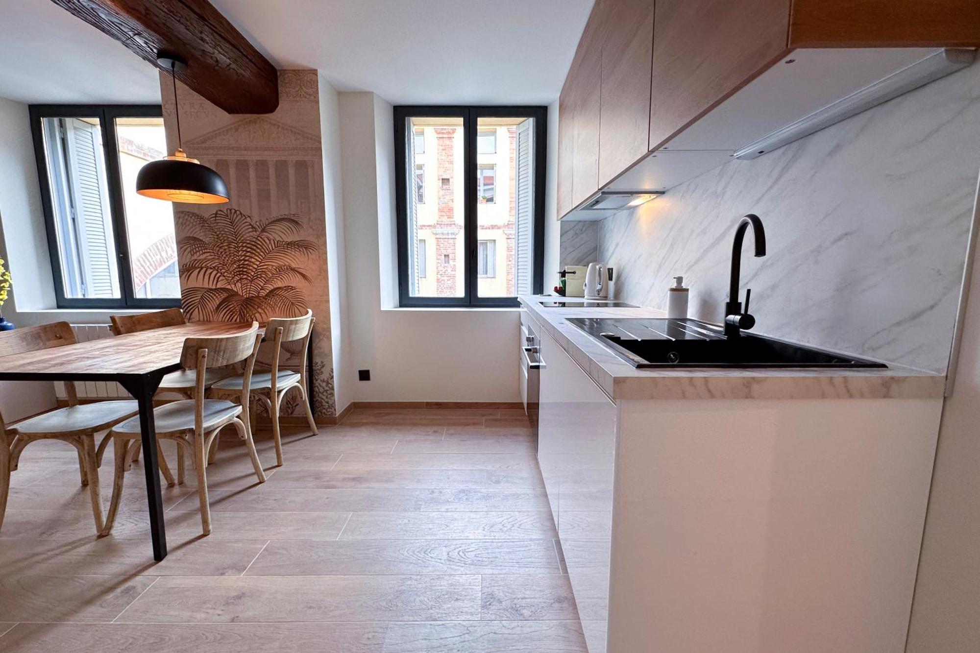 Mace Avec Dans Quartier Historique Exclusif Calme Coeur D'antibes