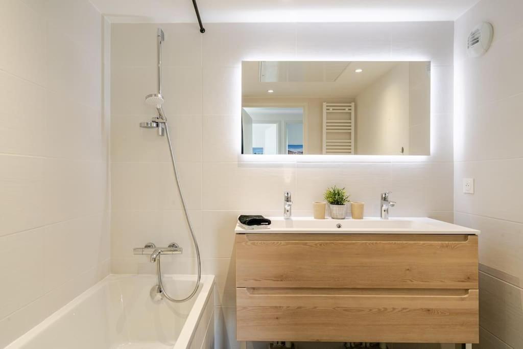 Newly Built With Pool, Walk To The