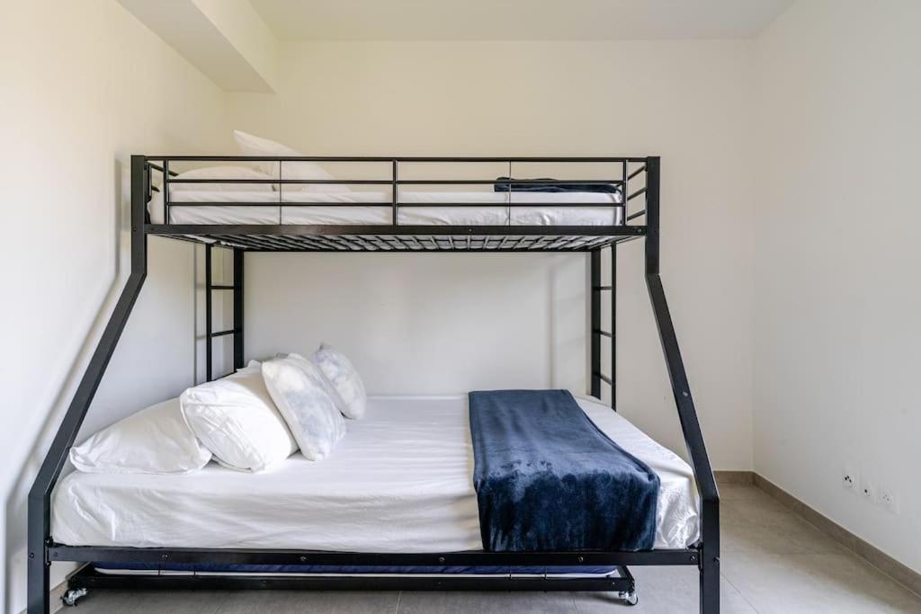 Apartamento Newly Built With Pool, Walk To The *